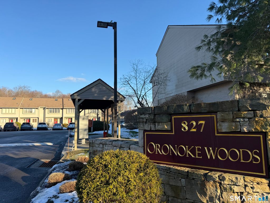 Photo of 827 Oronoke Road #APT 5-1, Waterbury, CT 06708 (MLS # 24148681)