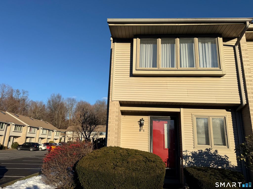 Photo of 827 Oronoke Road #APT 5-1, Waterbury, CT 06708 (MLS # 24148681)