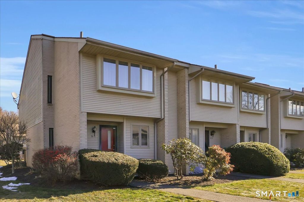 Photo of 827 Oronoke Road #APT 5-1, Waterbury, CT 06708 (MLS # 24148681)