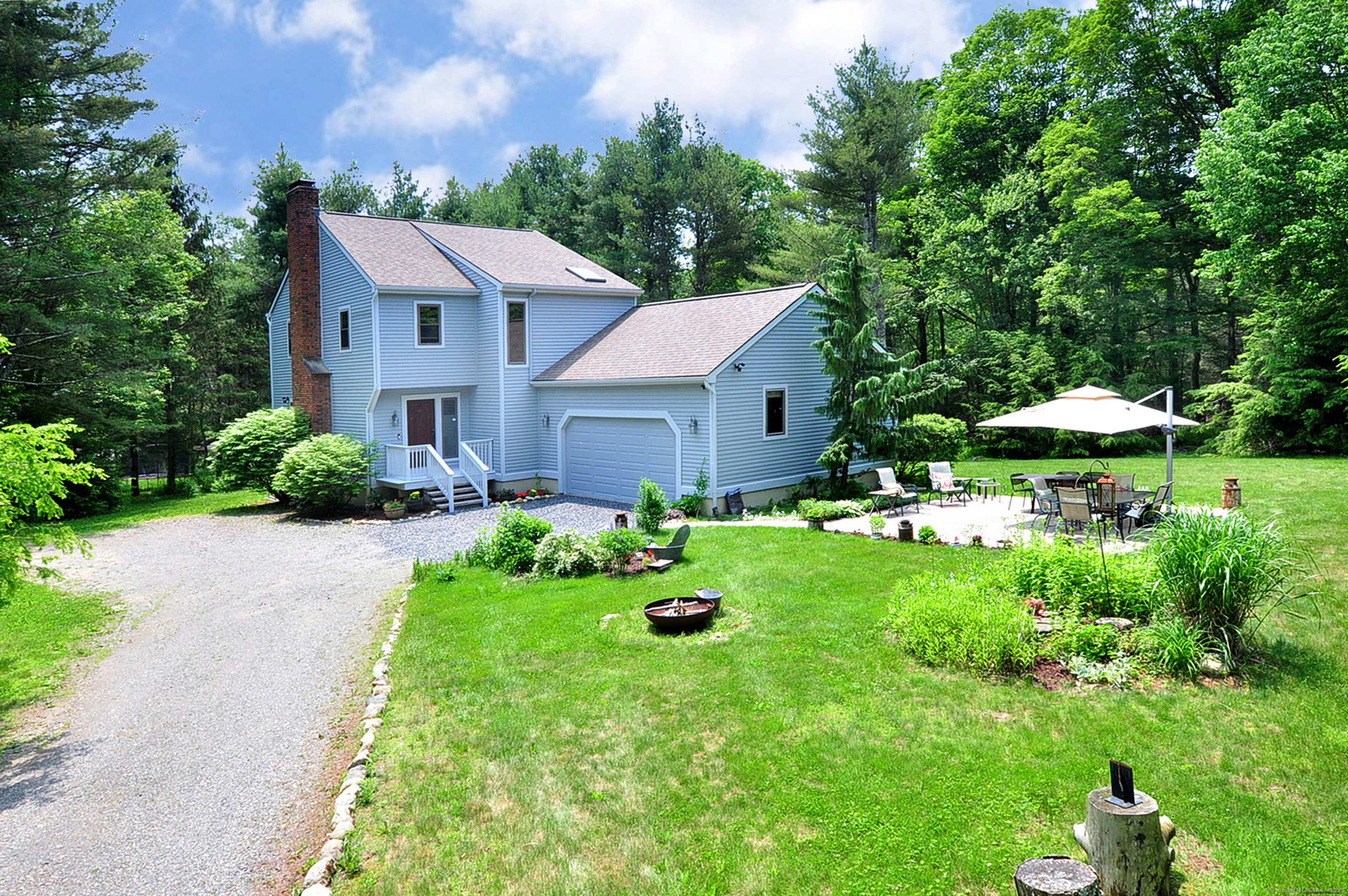 Weldon Court, Goshen, Connecticut - 4 Bedrooms  
4 Bathrooms  
8 Rooms - 