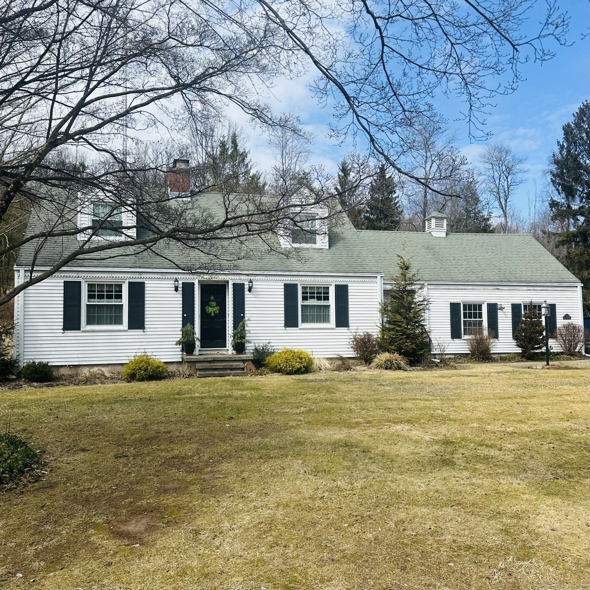 W Woods Road, Hamden, Connecticut - 3 Bedrooms  
2 Bathrooms  
7 Rooms - 