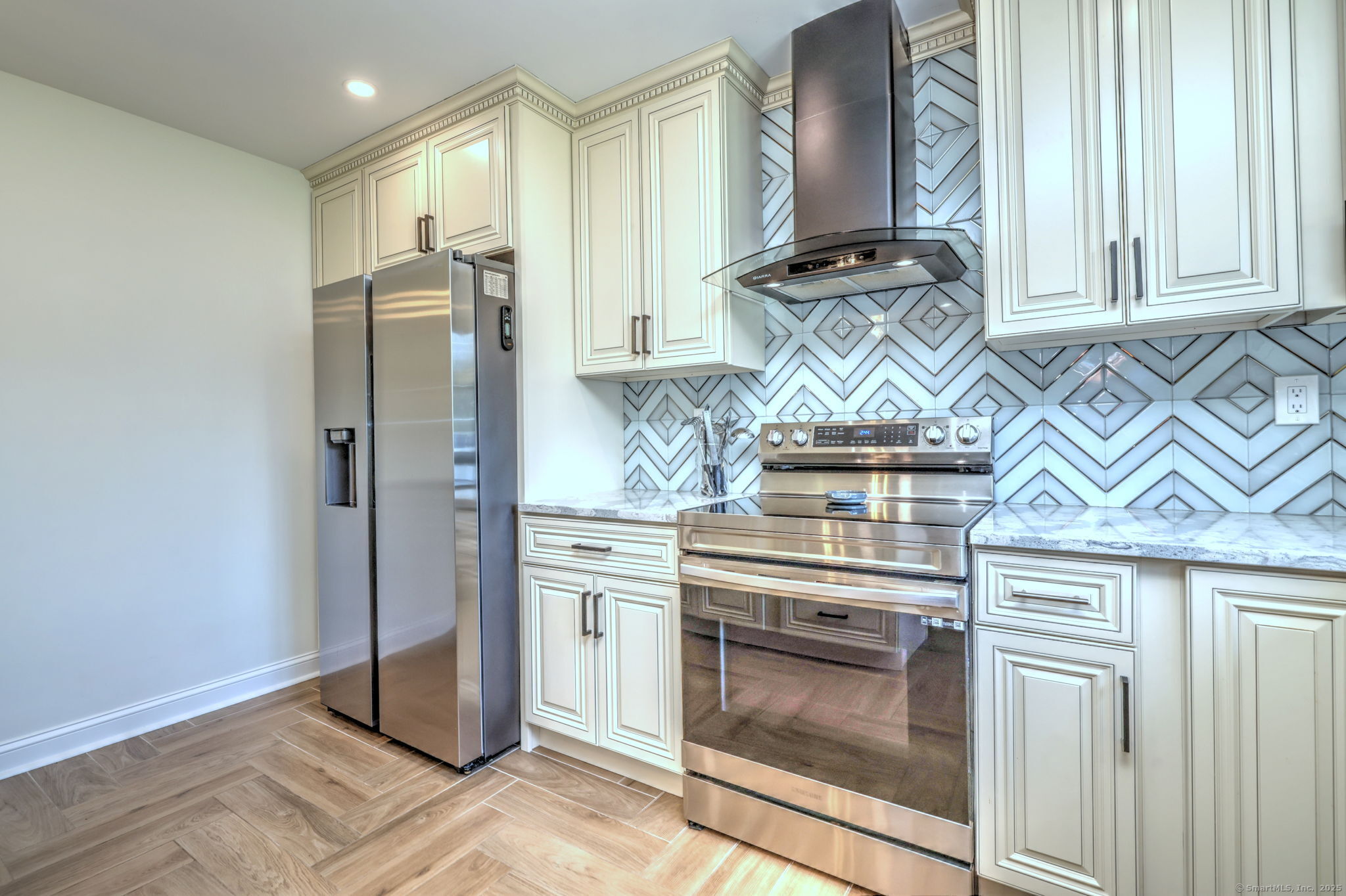 52 Robin Hill Lane, Hamden, Connecticut image 12