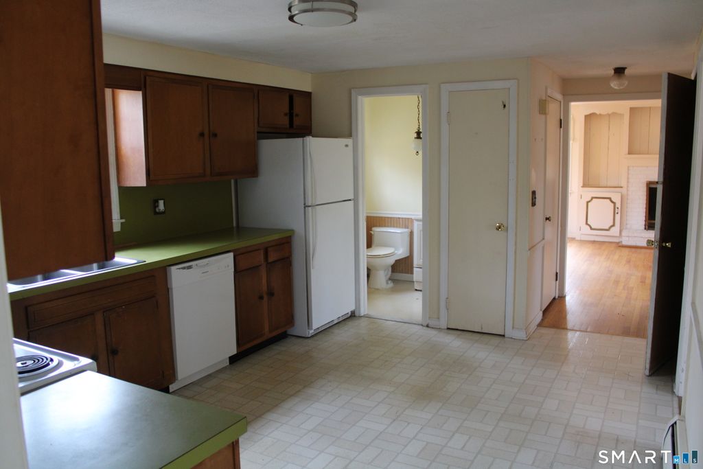 Photo of 12 Sportsman's Hill Road, Madison, CT 06443 (MLS # 24166720)