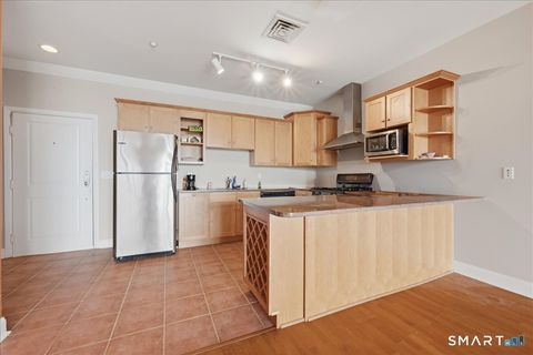 Tiny photo for 586 W Thames Street #403, Norwich, CT 06360 (MLS # 24167095)