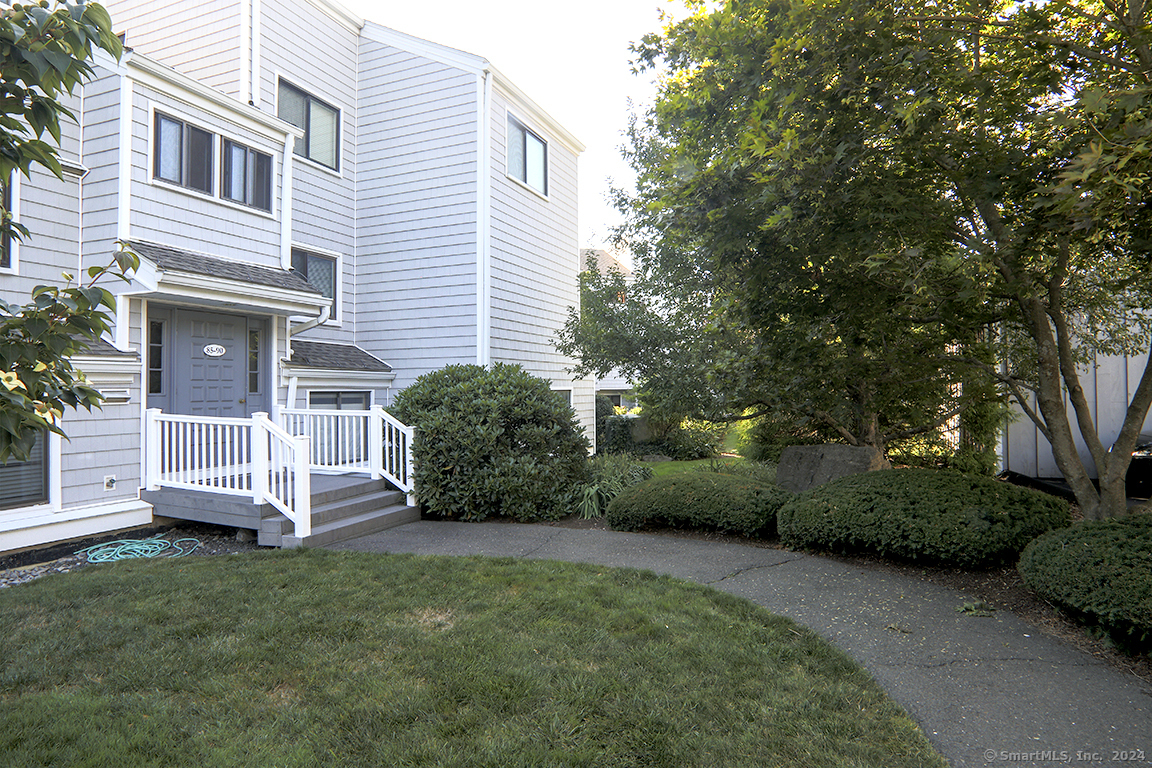 Photo 1 of 90 Rowayton Woods Drive 90, Norwalk, Connecticut, $386,000, Web #: 24035282