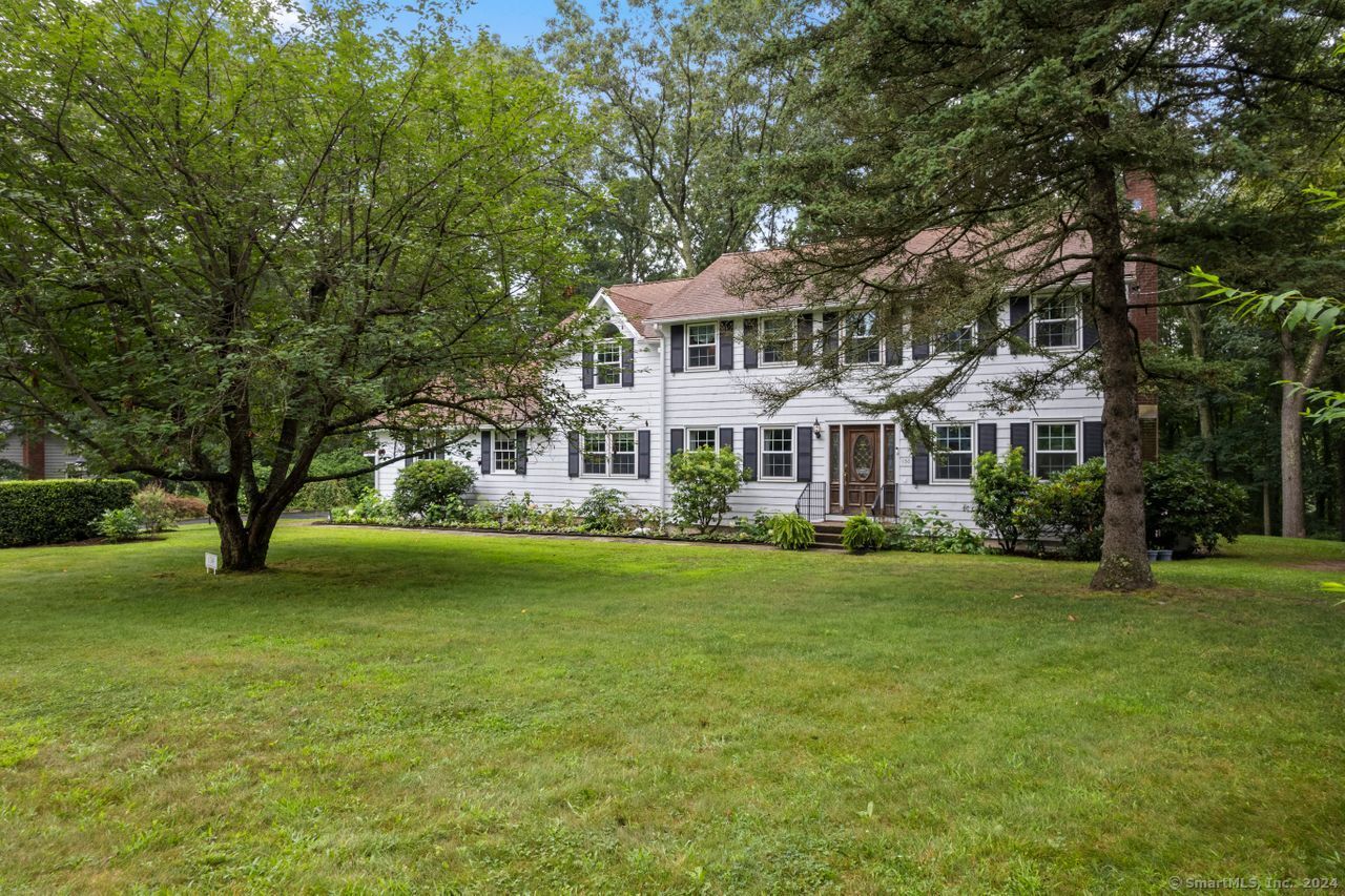 Property for Sale at 150 Carriage Drive, Middlebury, Connecticut - Bedrooms: 4 
Bathrooms: 3 
Rooms: 8  - $589,000