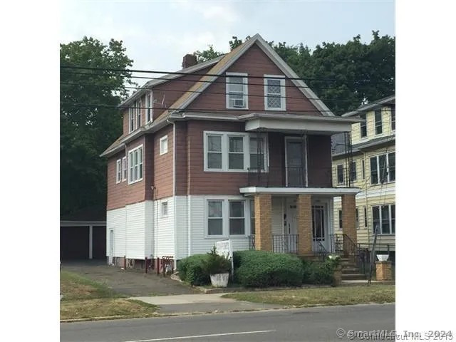 1484 Dixwell Avenue, Hamden, Connecticut - 2 Bedrooms  
1 Bathrooms  
6 Rooms - 