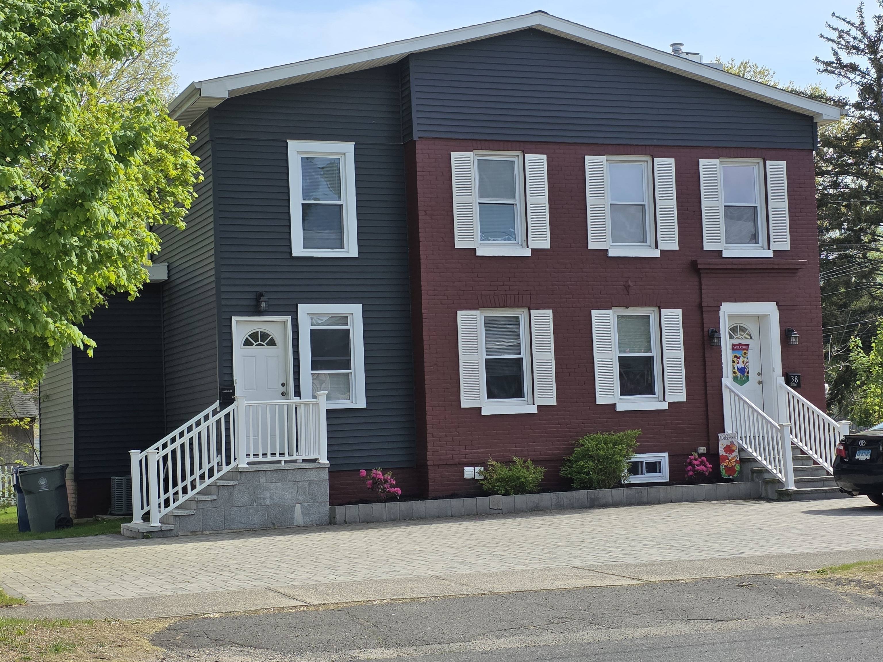 Property for Sale at Broad Street, Plainville, Connecticut - Bedrooms: 5 
Bathrooms: 3 
Rooms: 8  - $425,000