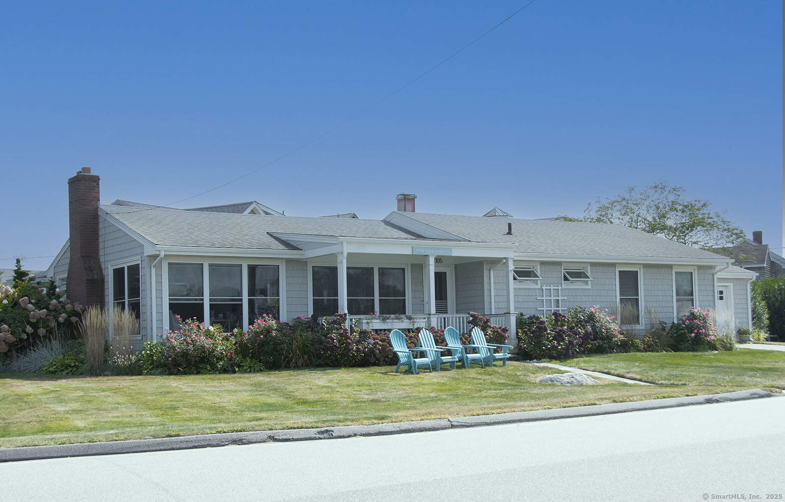 Sound Breeze Avenue, Groton, Connecticut - 3 Bedrooms  
2 Bathrooms  
6 Rooms - 