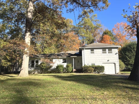 Homes For Sale - 77 Putter Drive<br/> Fairfield County, Stamford, CT 06907