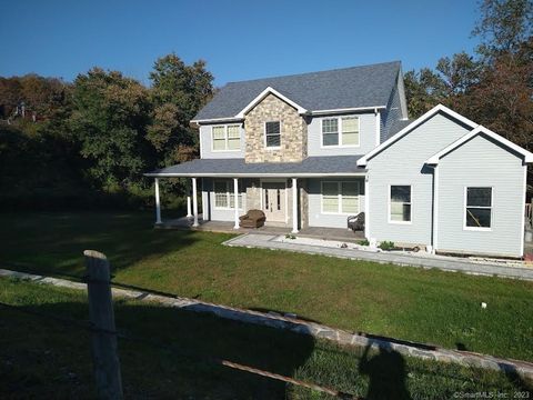 Single Family Residence in Middlebury CT 420 Bioski Road.jpg