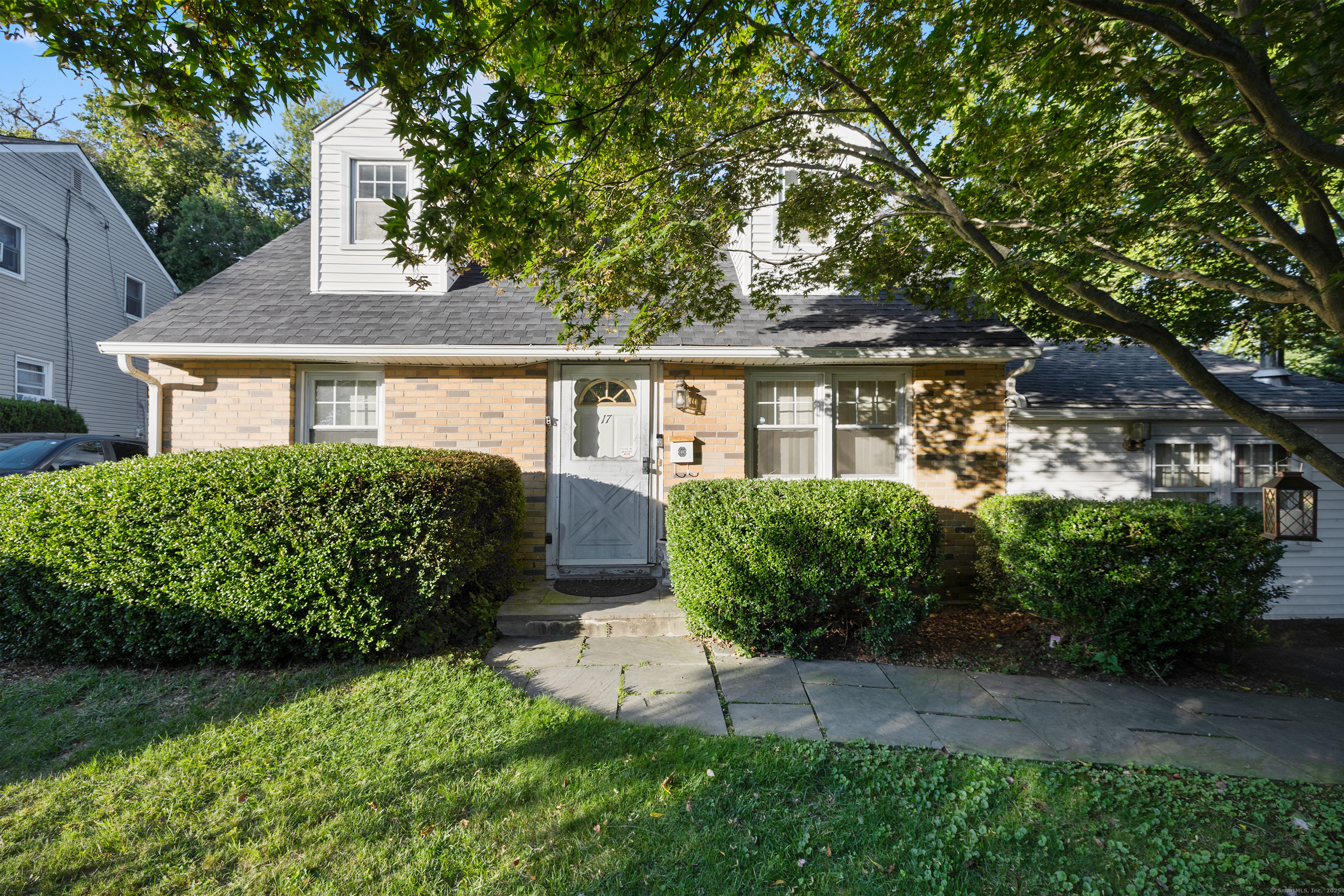 17 Old Barn Road South