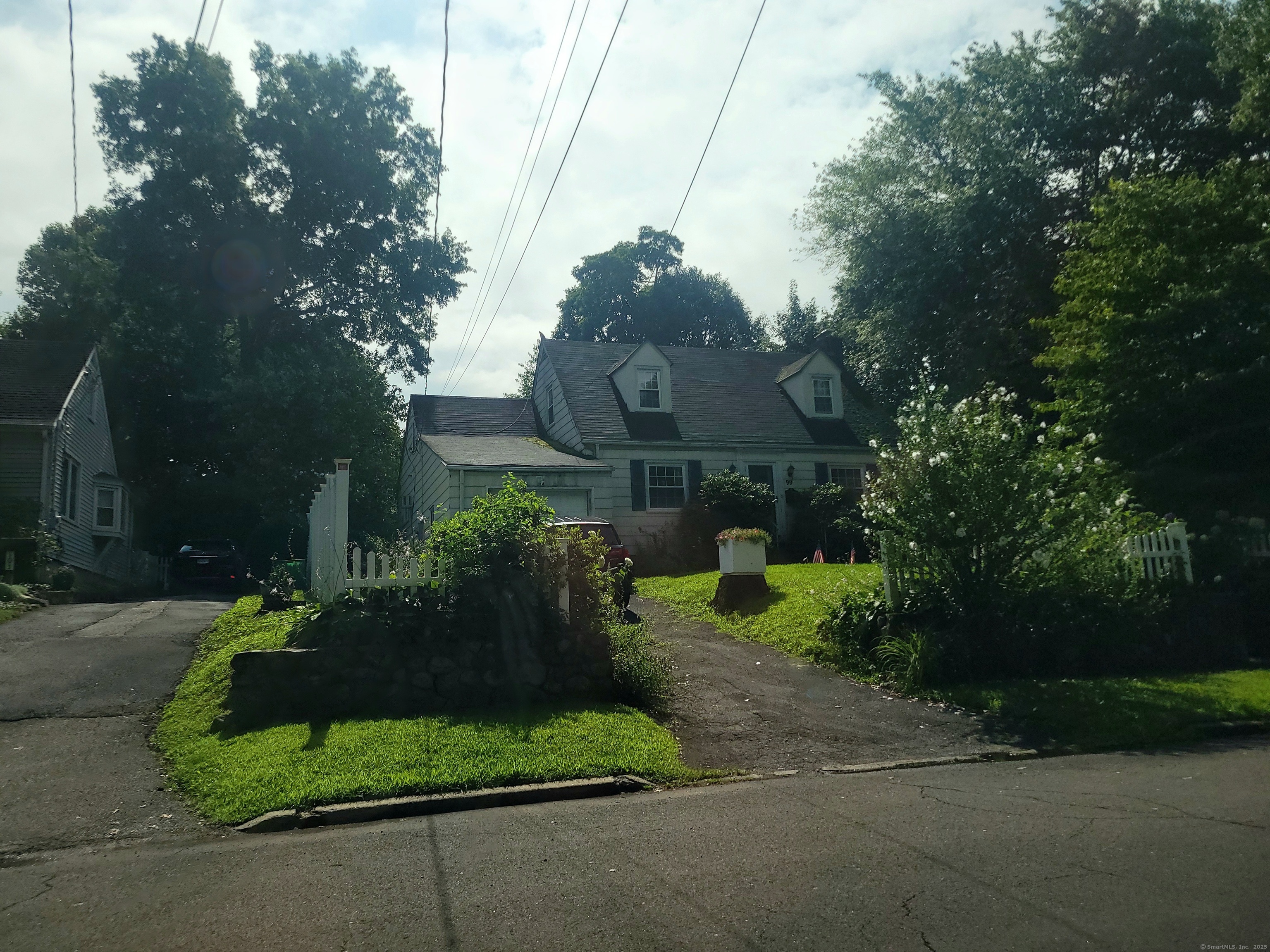 99 Woodbury Avenue