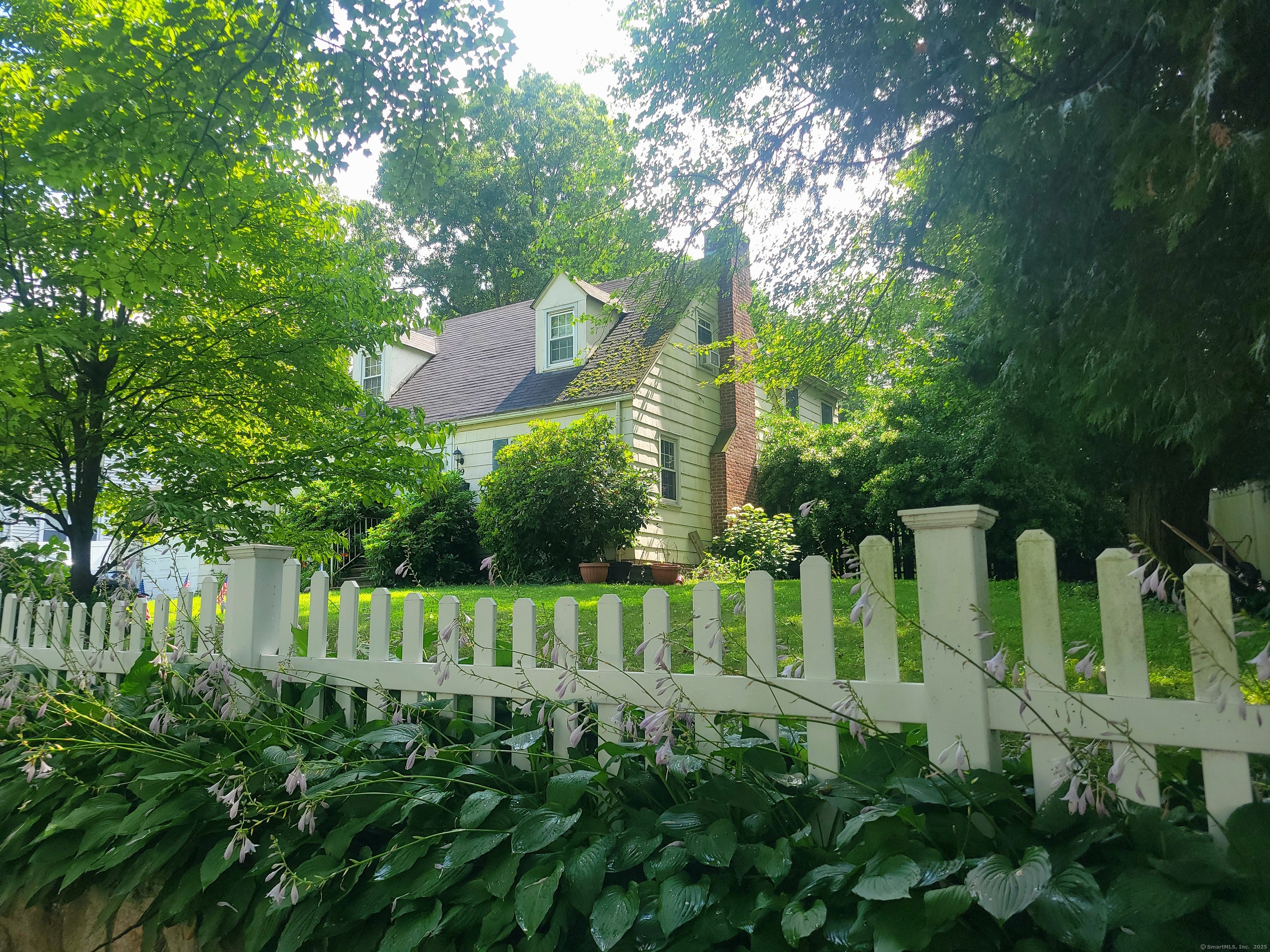 99 Woodbury Avenue