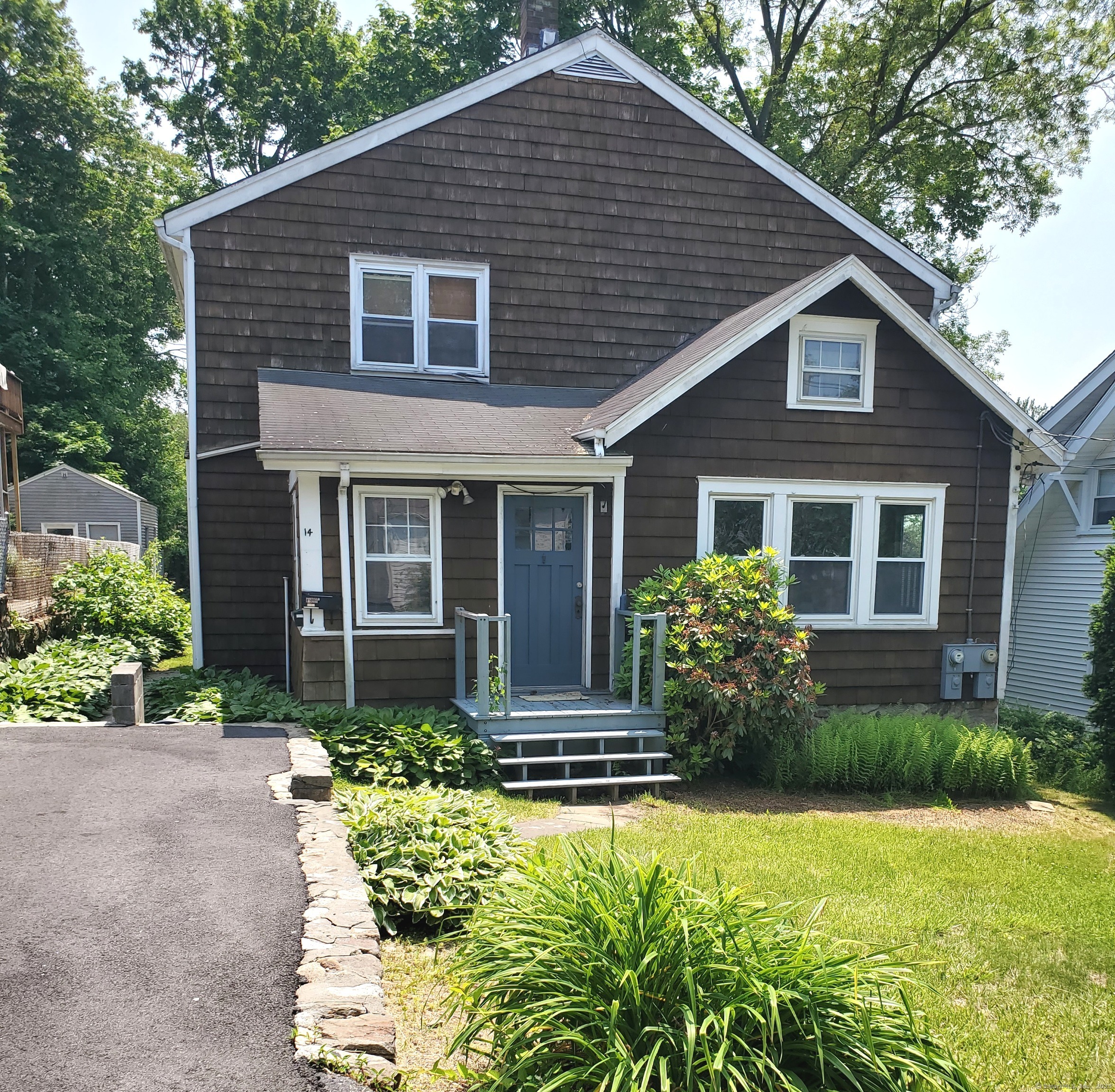 Property for Sale at Sycamore Street, Norwalk, Connecticut - Bedrooms: 4 
Bathrooms: 2 
Rooms: 9  - $729,000