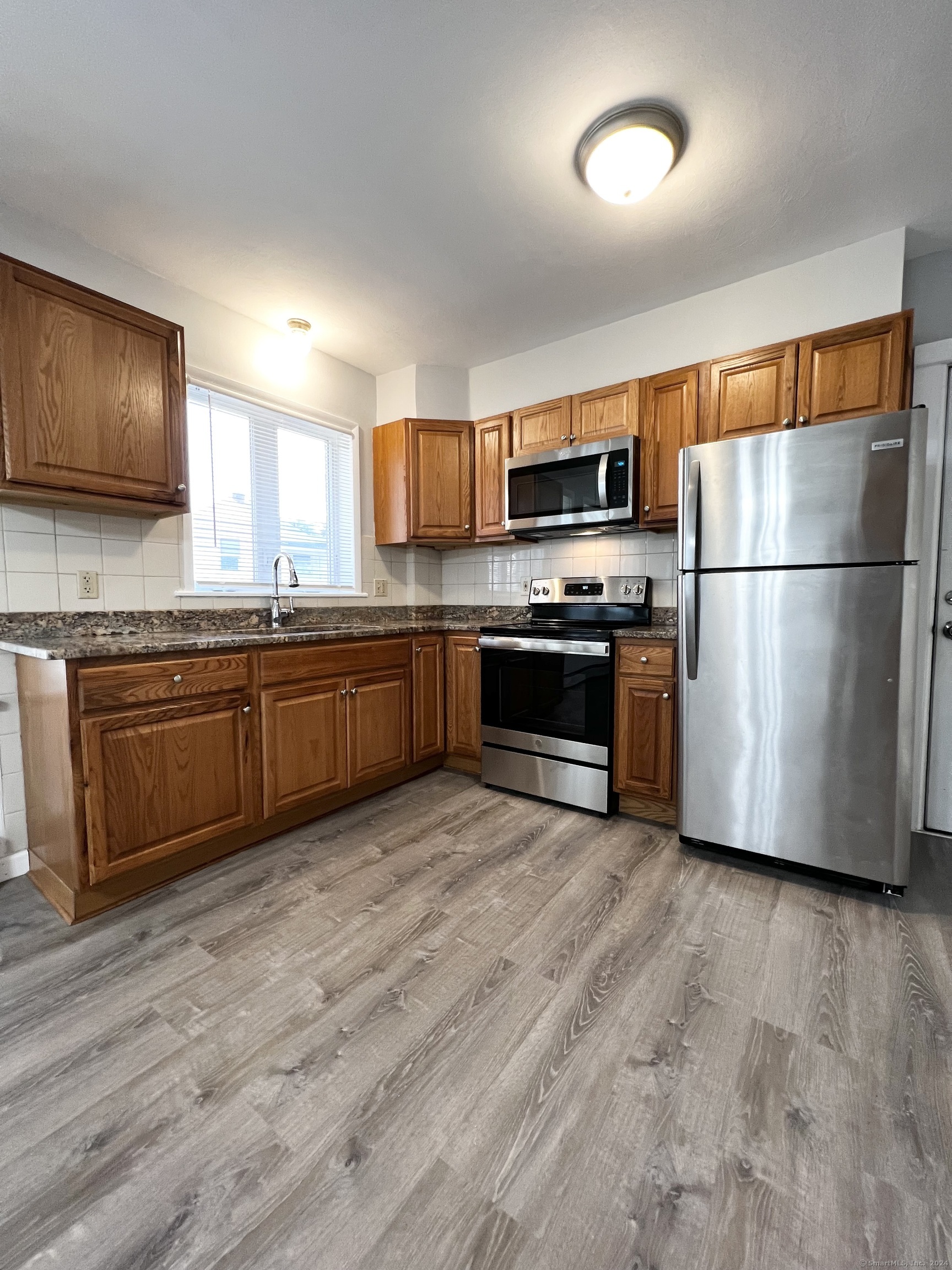 528 High Street 1, Middletown, Connecticut - 2 Bedrooms  
1 Bathrooms  
5 Rooms - 