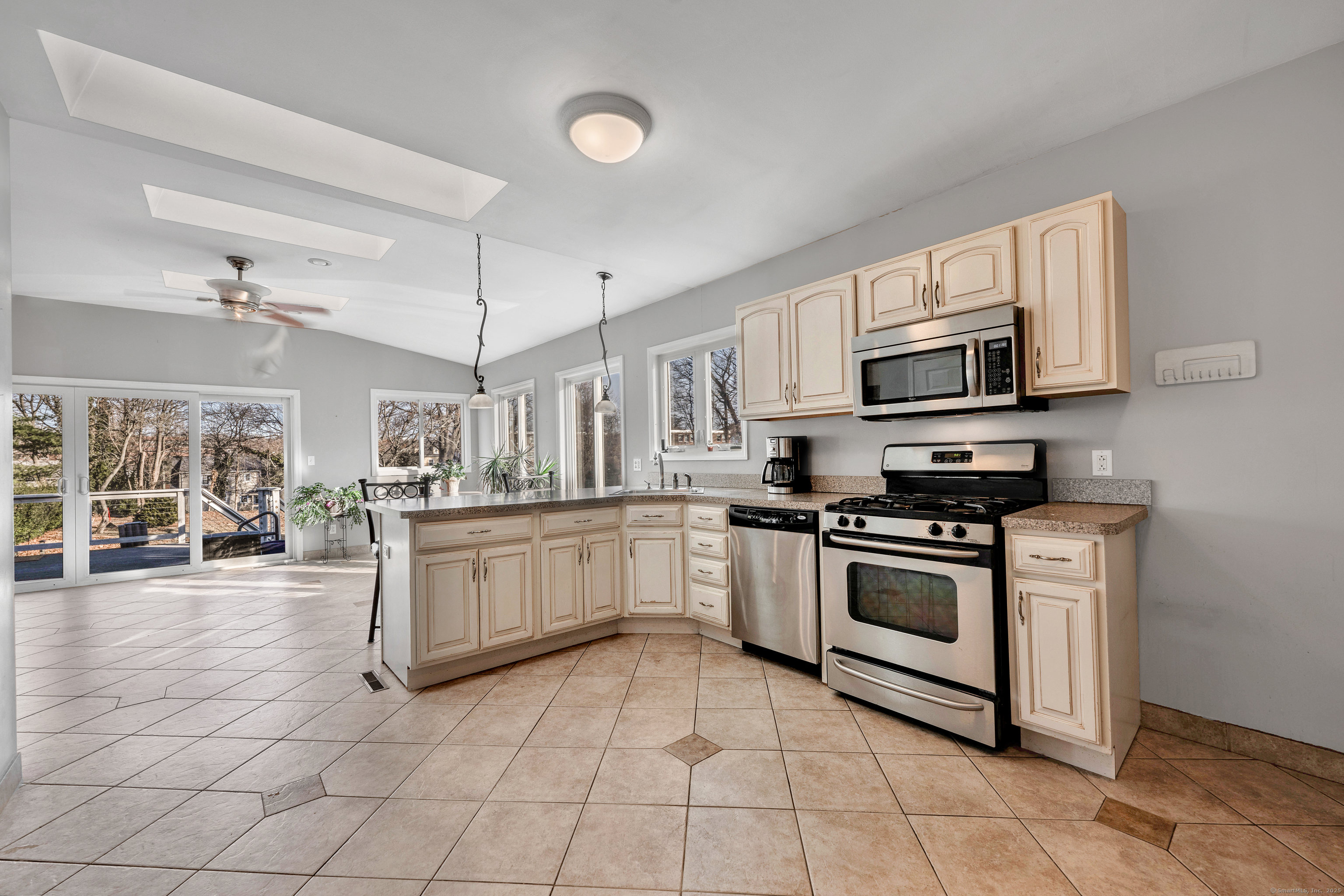 167 Church Street, West Haven, Connecticut image 12
