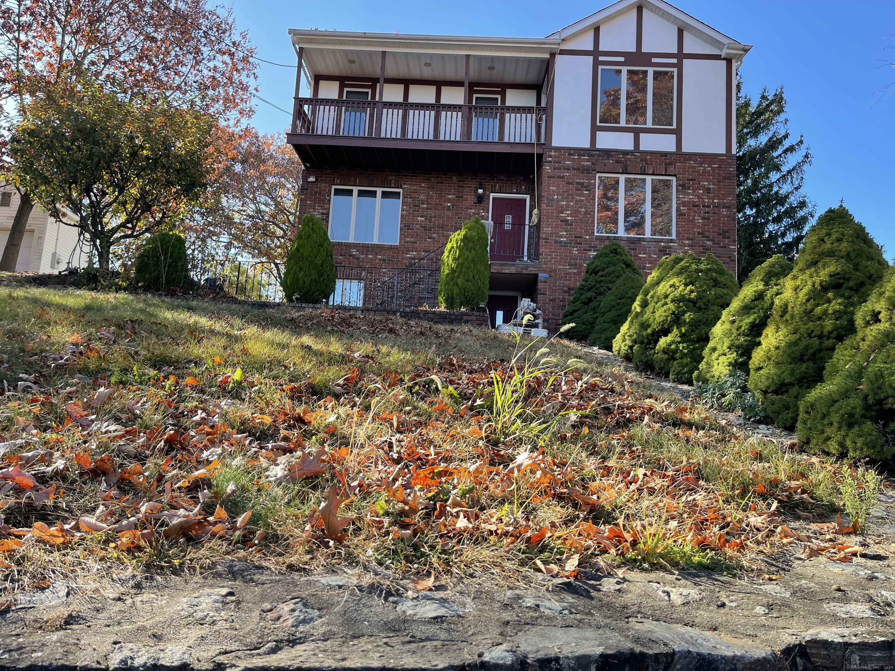 Rental Property at 212 Geddes Terrace, Waterbury, Connecticut - Bedrooms: 4 
Bathrooms: 3 
Rooms: 10  - $3,300 MO.