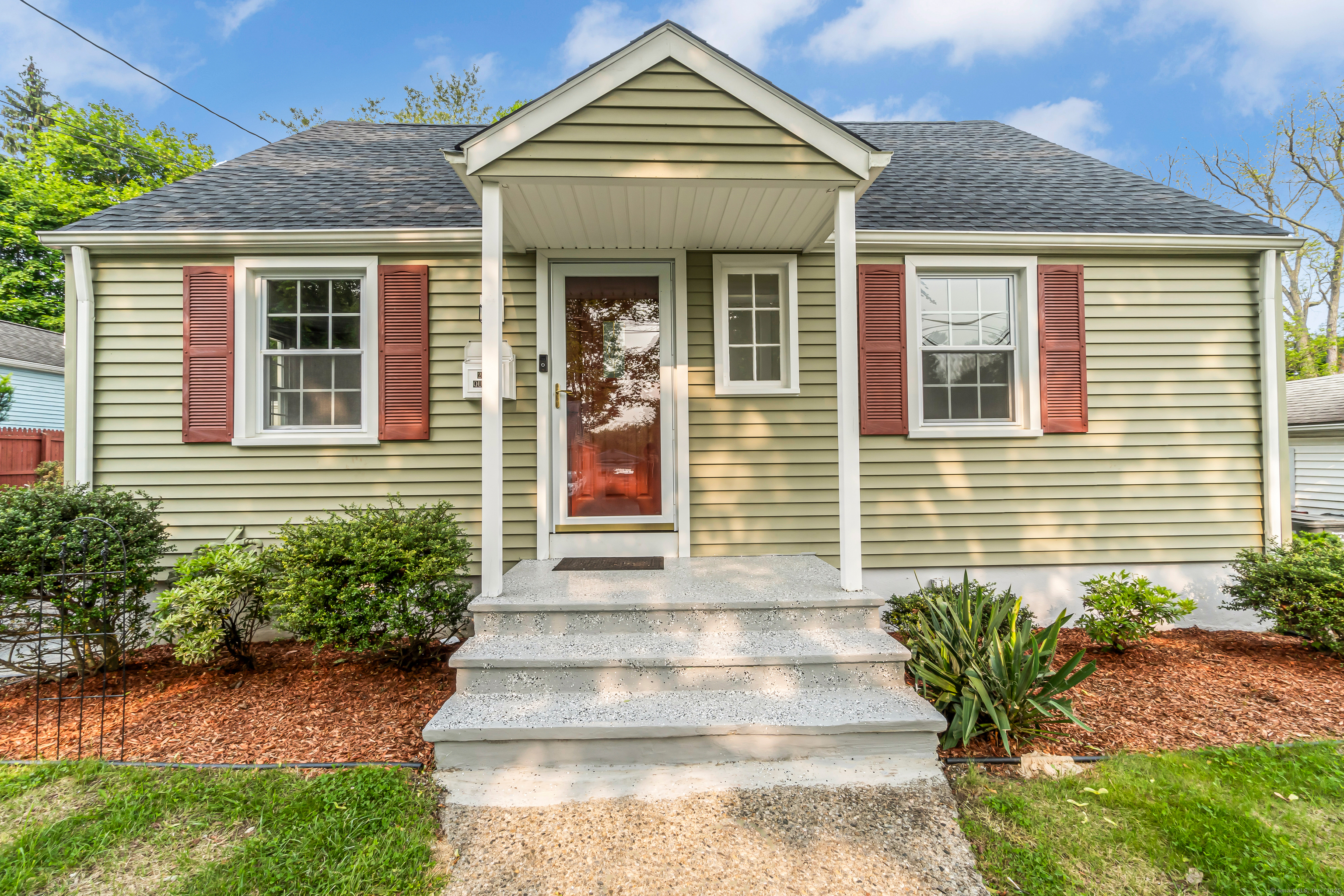 Property for Sale at Quinn Street, Naugatuck, Connecticut - Bedrooms: 4 
Bathrooms: 2 
Rooms: 7  - $389,900