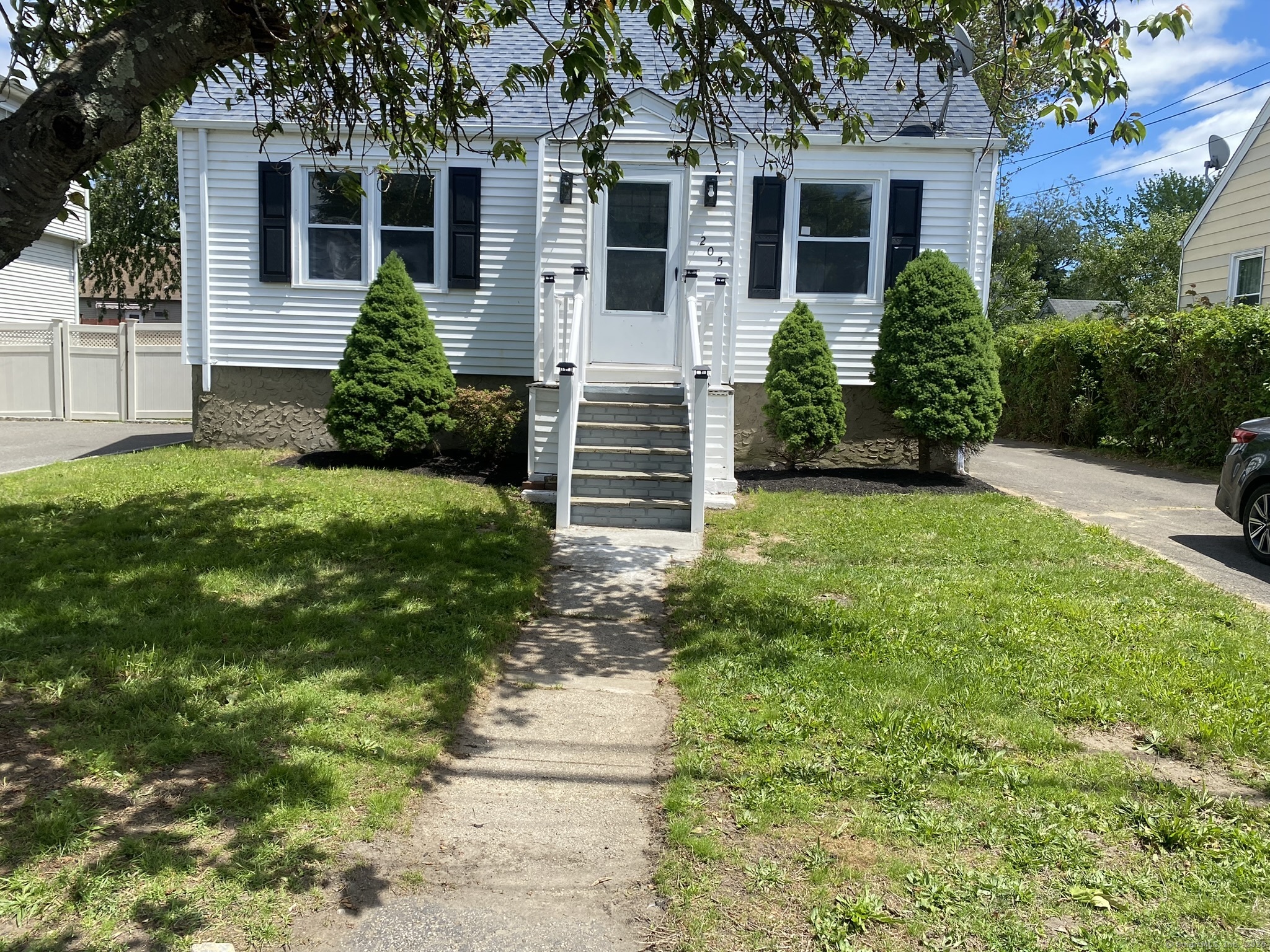 Property for Sale at Boswell Street, Stratford, Connecticut - Bedrooms: 3 
Bathrooms: 2 
Rooms: 6  - $470,000