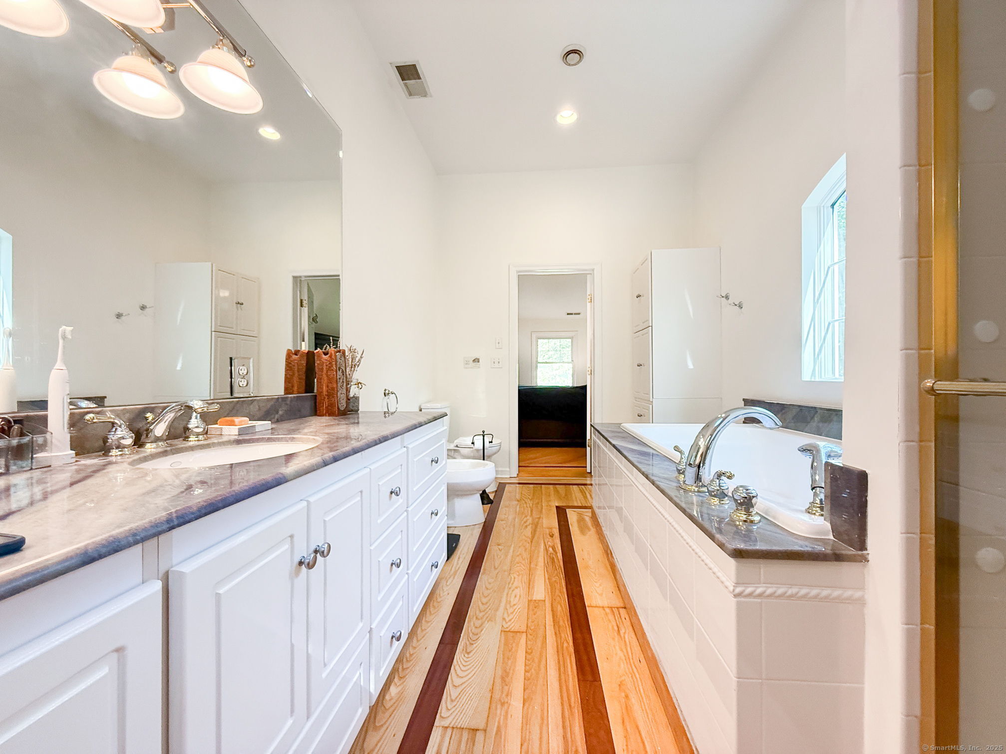 Greenwich, Connecticut 06878, United States, 4 Bedrooms Bedrooms, ,4 BathroomsBathrooms,Residential,Active,192112