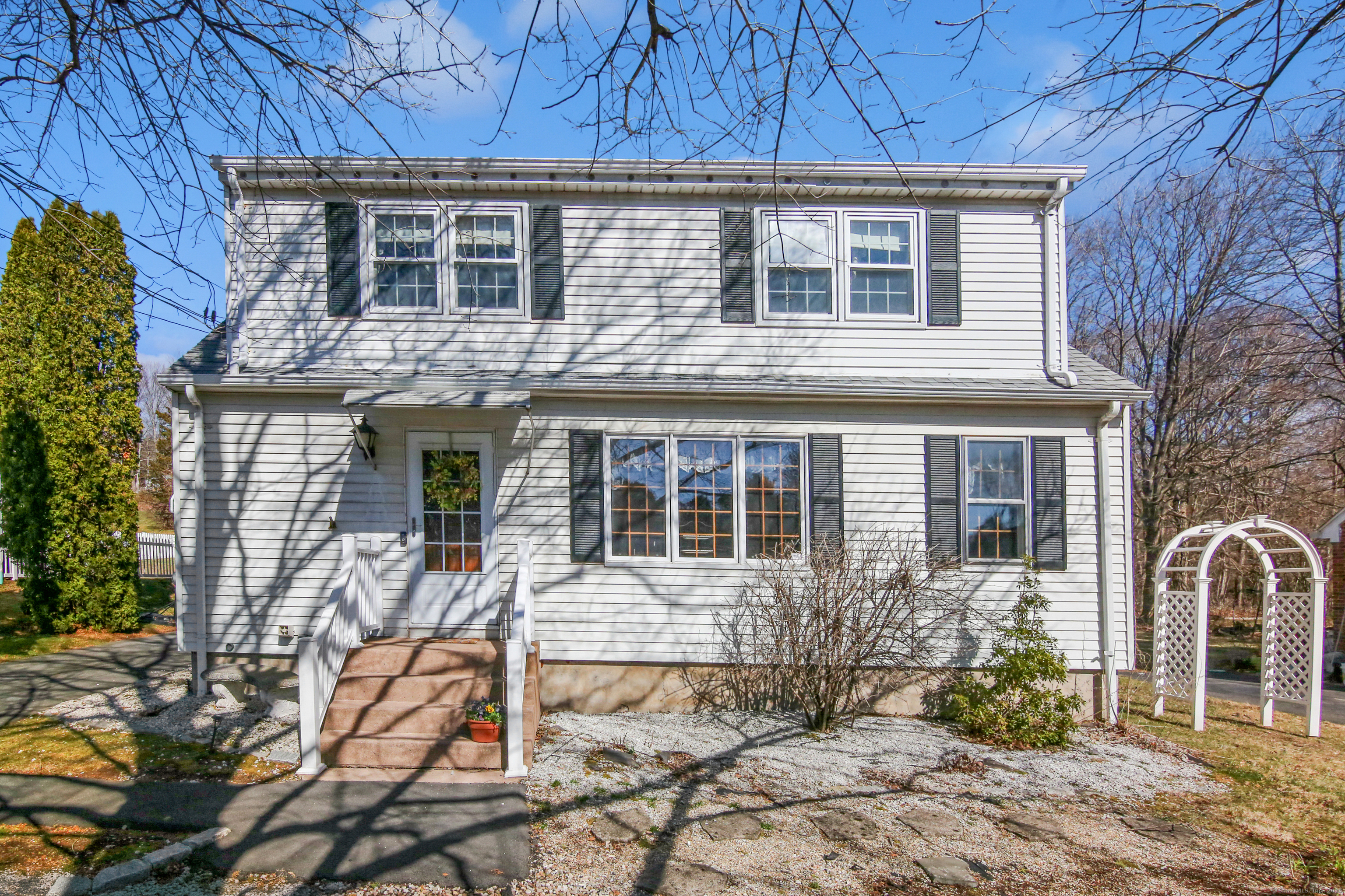 Bartholomew Road, Middletown, Connecticut - 3 Bedrooms  
2 Bathrooms  
7 Rooms - 