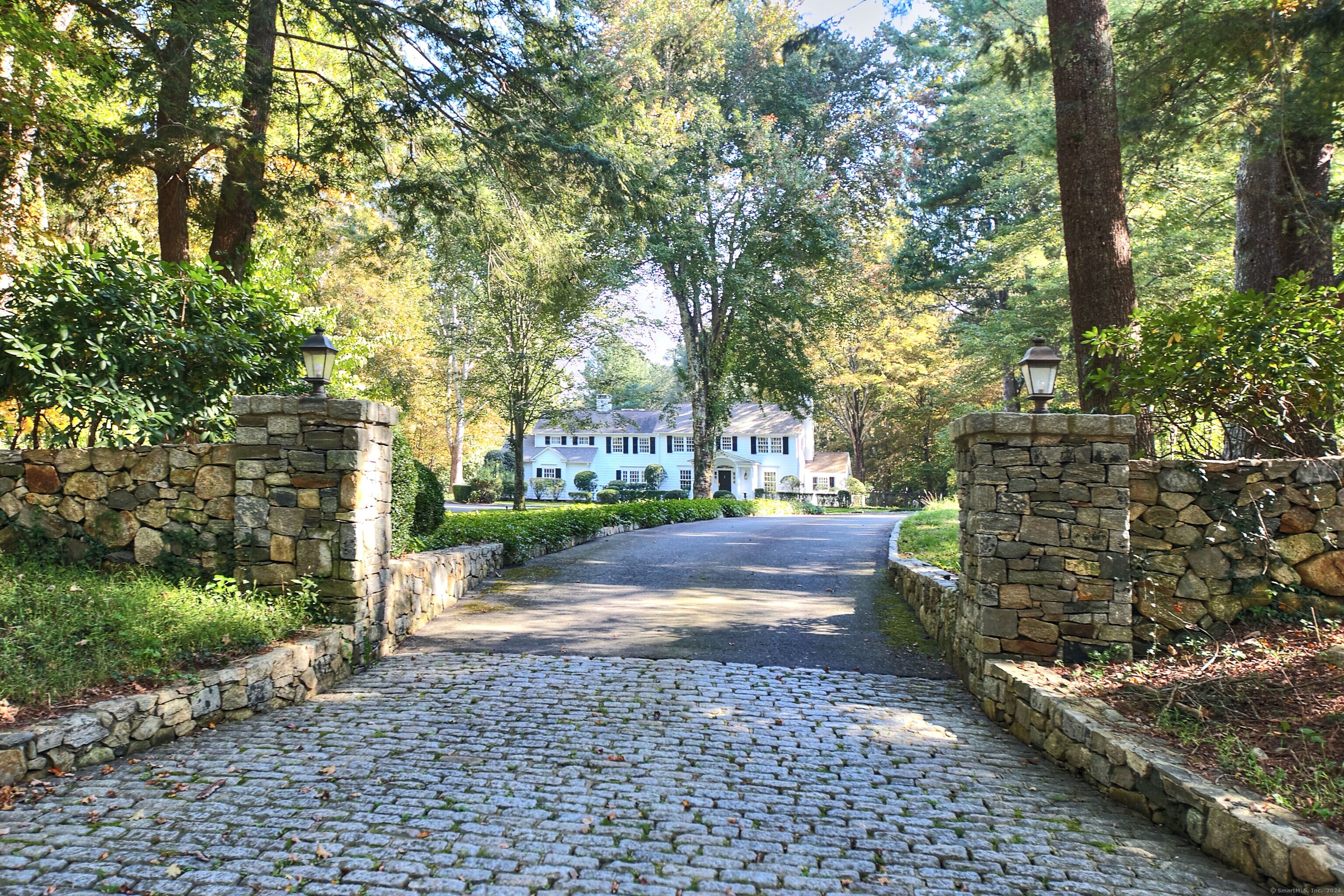 Property for Sale at 72 Coleytown Road, Westport, Connecticut - Bedrooms: 4 
Bathrooms: 5.5 
Rooms: 11  - $2,999,000