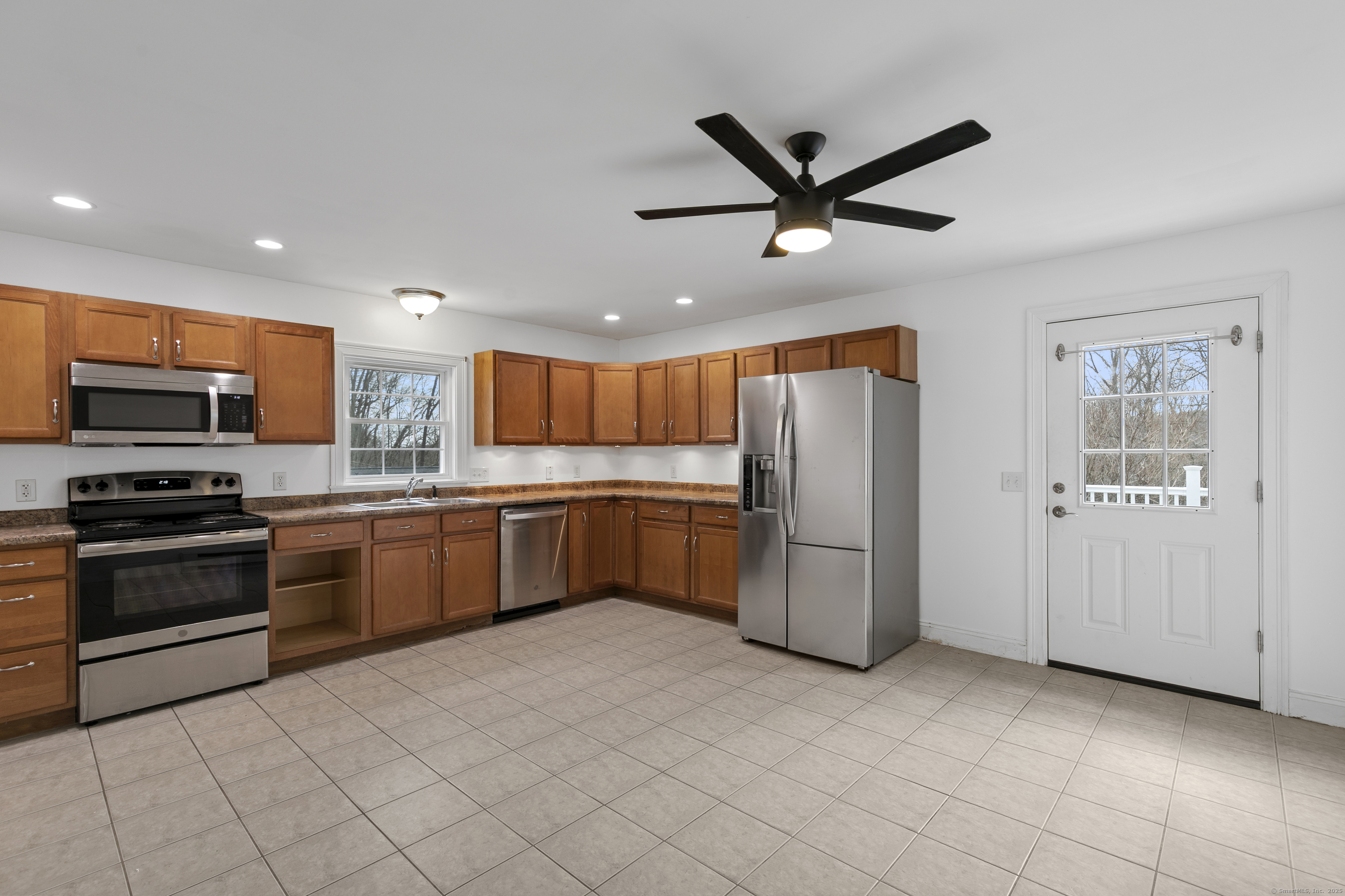 25 Platoz Drive, Montville, Connecticut image 5