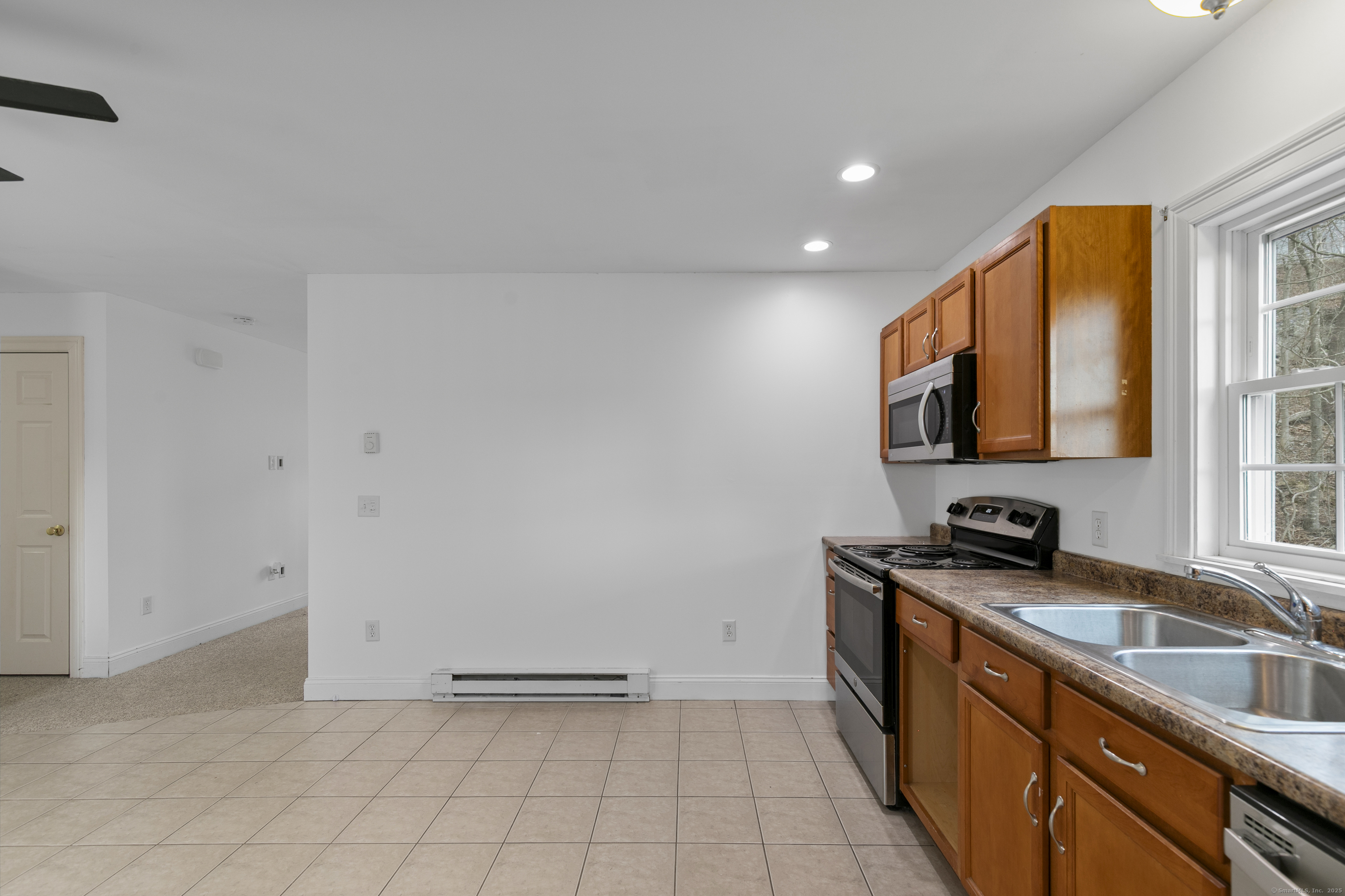 25 Platoz Drive, Montville, Connecticut image 7