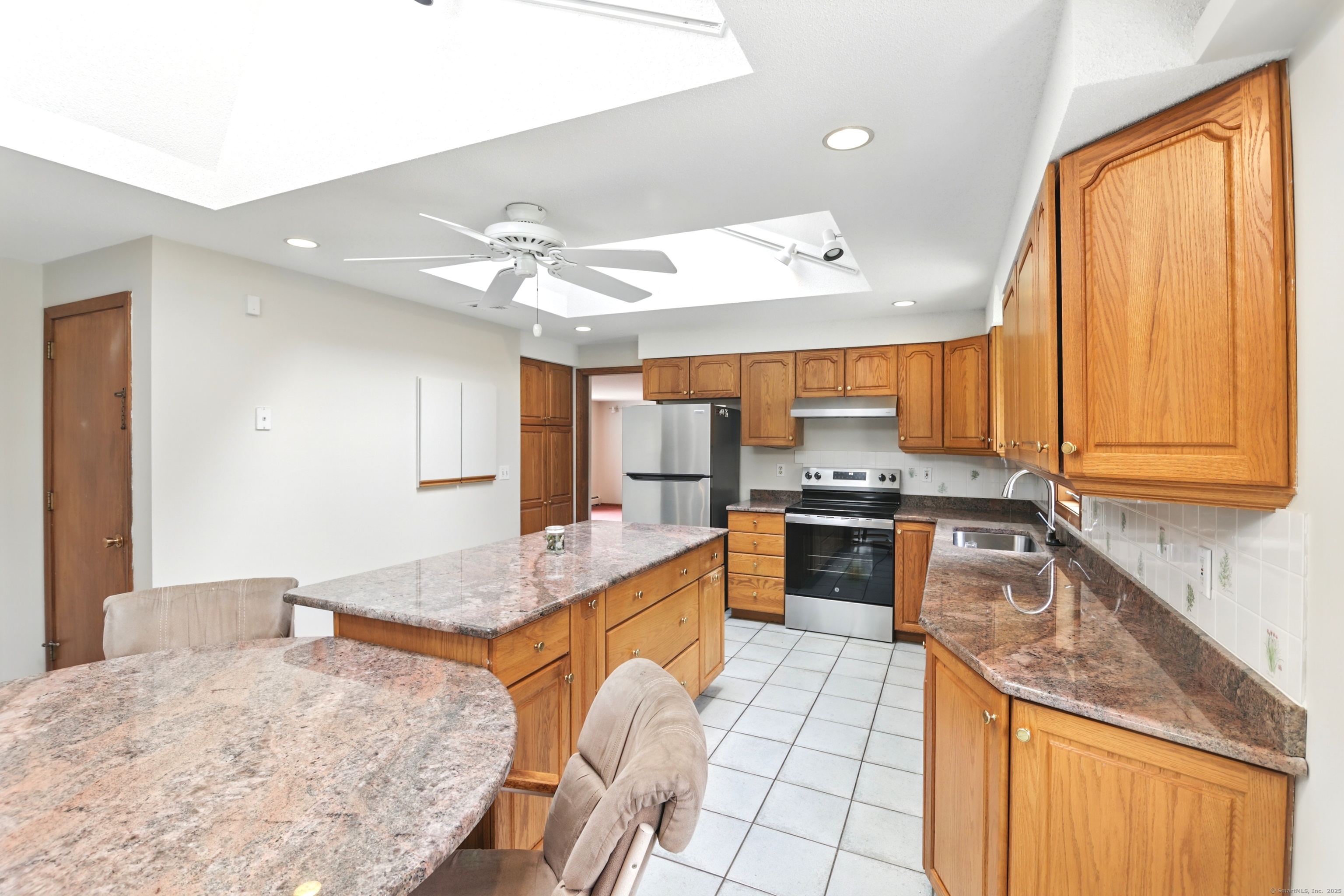4 Horseshoe Drive, East Granby, Connecticut image 5