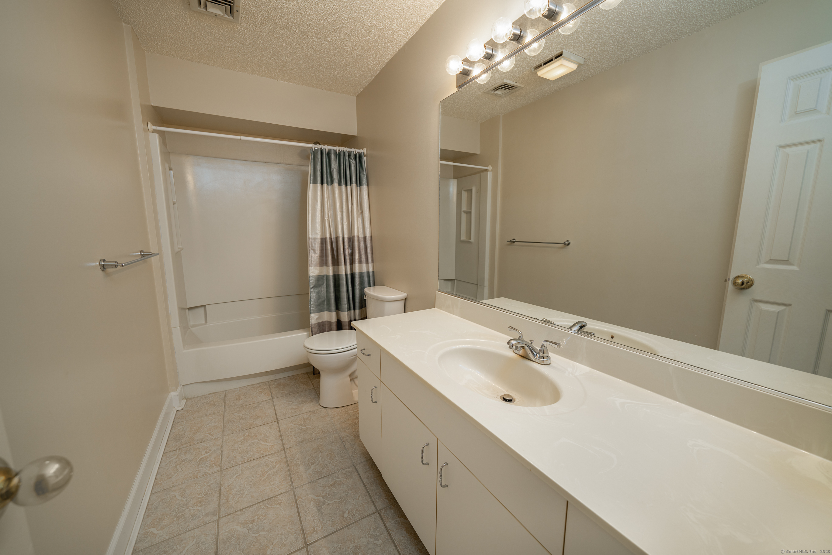 75 Redwood Drive #405, East Haven, Connecticut image 10