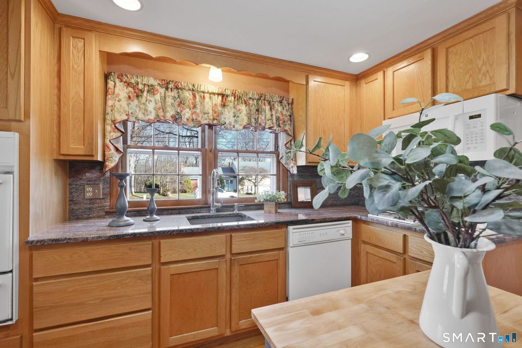 Photo of 83 Apple Hill, Wethersfield, CT 06109 (MLS # 24142856)