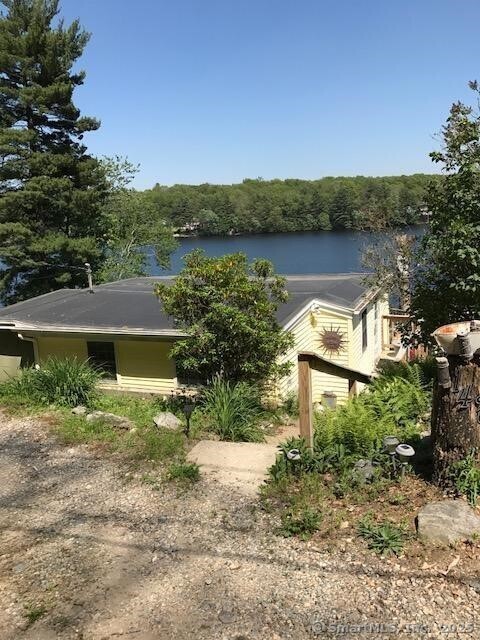 Quaddick Mountain Road, Thompson, Connecticut - 3 Bedrooms  
1 Bathrooms  
4 Rooms - 