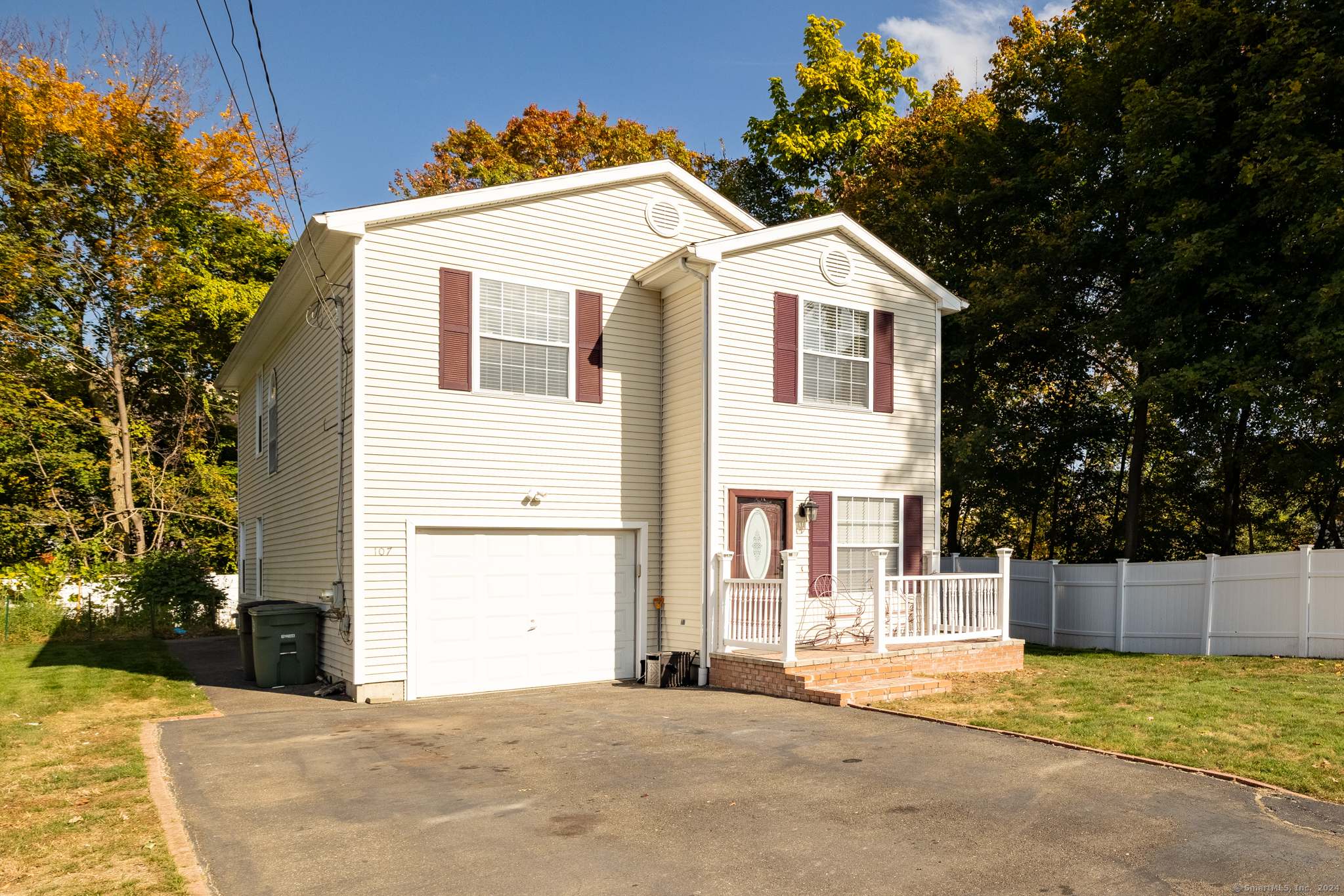 Rental Property at 107 Waverly Avenue, Milford, Connecticut - Bedrooms: 3 
Bathrooms: 3 
Rooms: 6  - $3,100 MO.