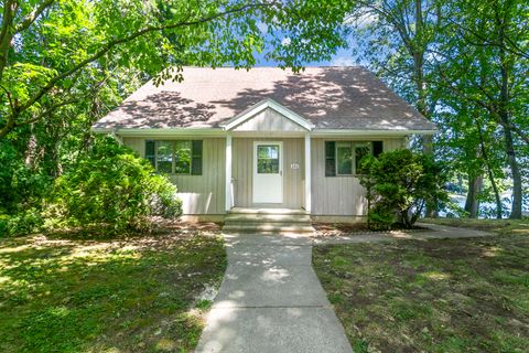 142 Chatham Terrace Bridgeport CT 06606