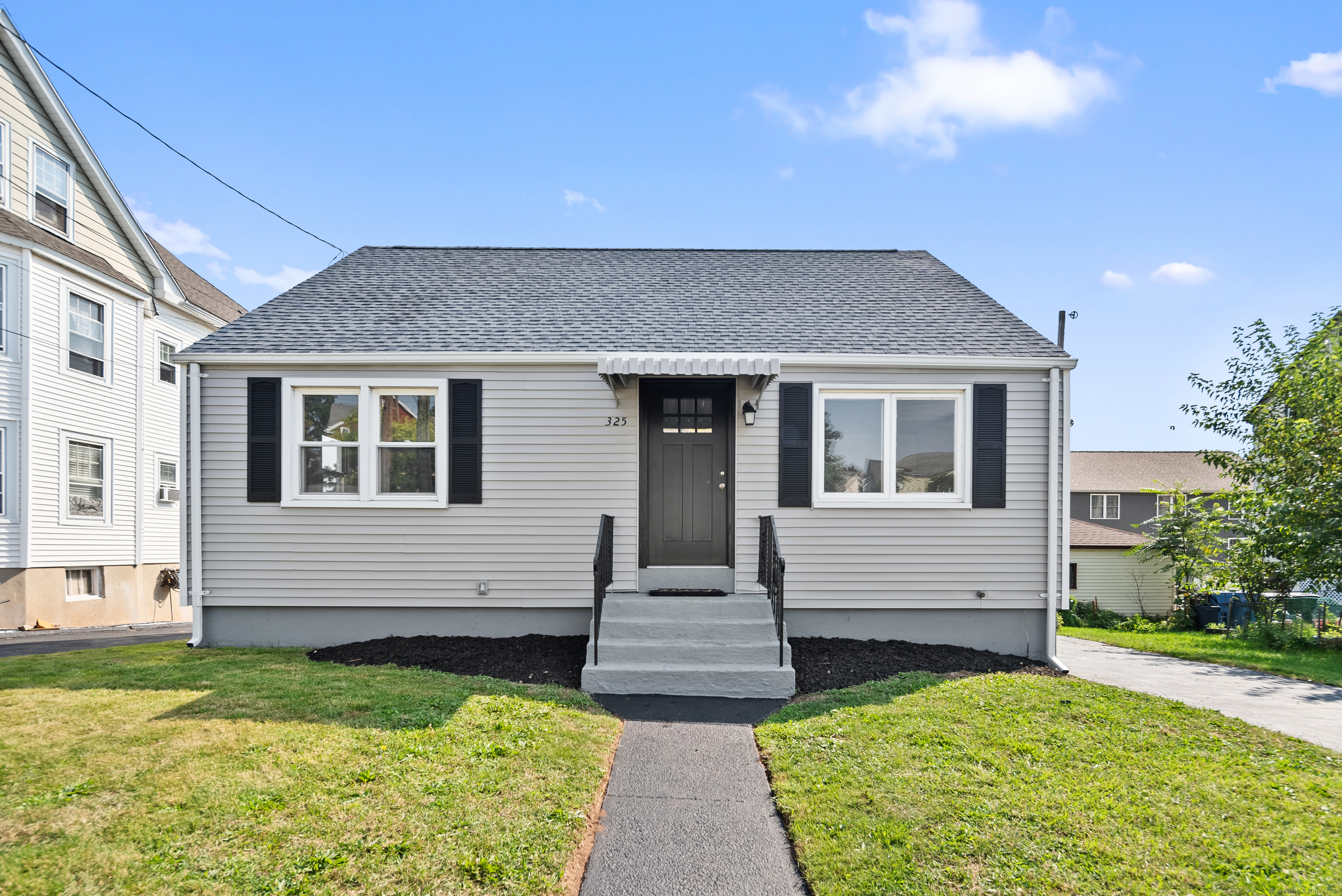 Property for Sale at 325 Chapman Street, New Britain, Connecticut - Bedrooms: 4 
Bathrooms: 1 
Rooms: 6  - $279,000