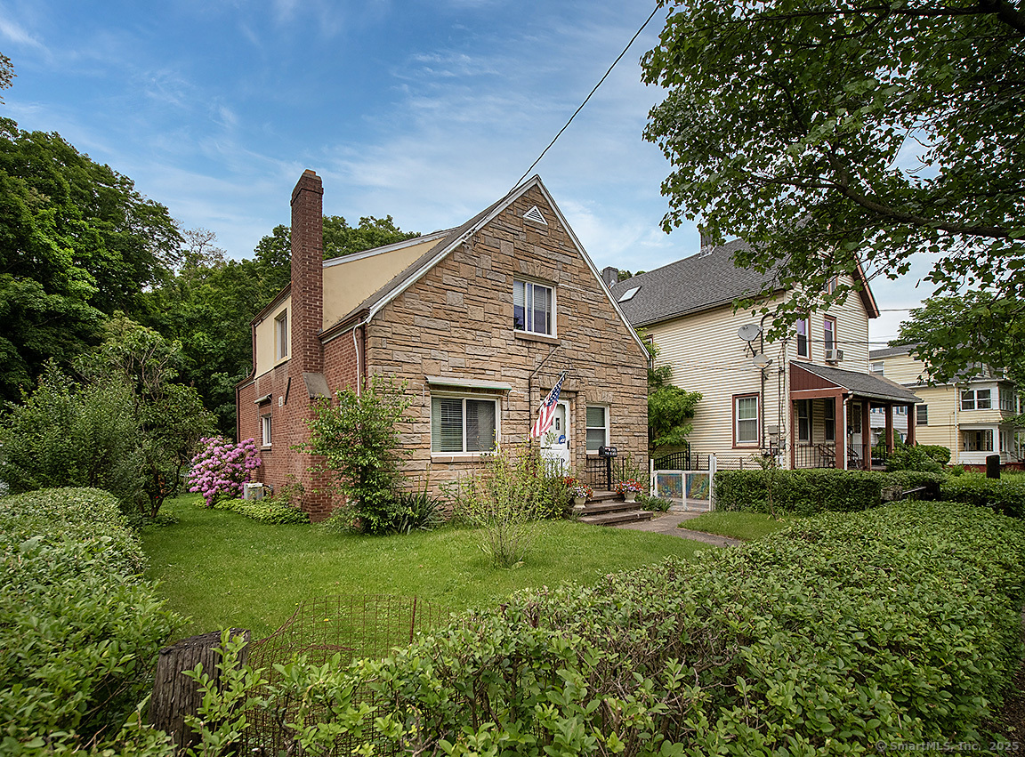 Property for Sale at Valley Street, New Haven, Connecticut - Bedrooms: 4 
Bathrooms: 2 
Rooms: 8  - $312,000