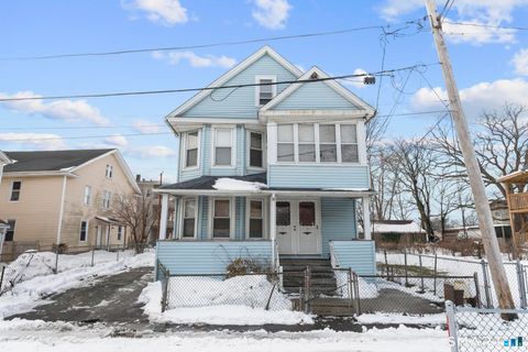 Photo of 17 Rennell Court, Bridgeport, CT 06605 (MLS # 24156342)