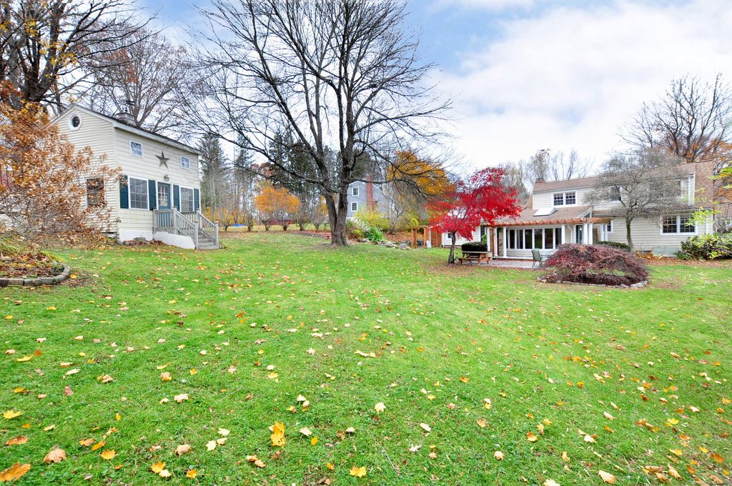 Photo of 7 Peppercorn Lane, East Granby, CT 06026 (MLS # 24139874)