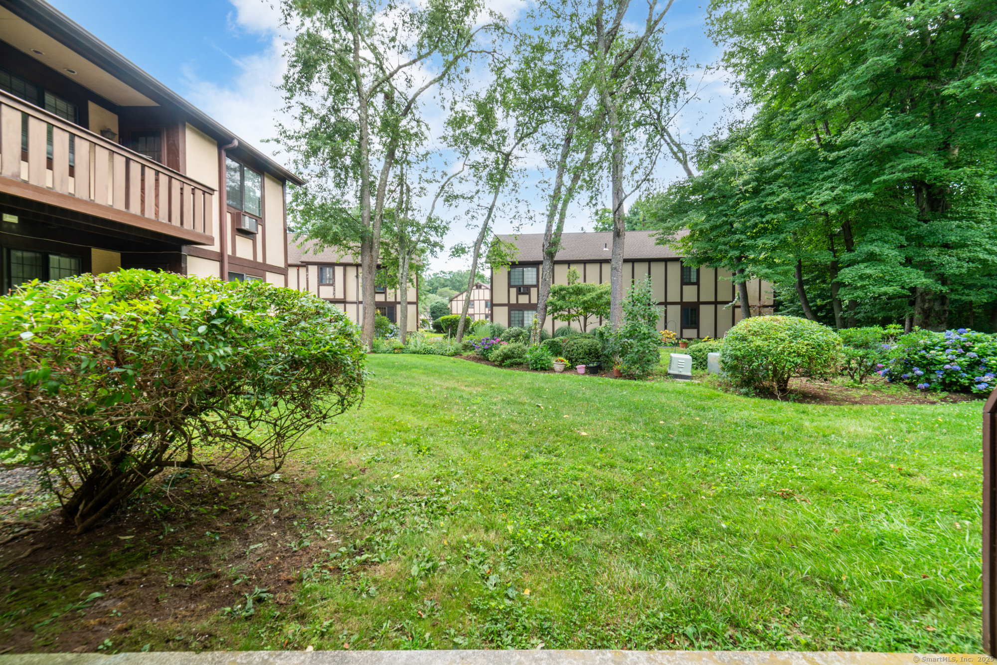 Milford, Connecticut 06461, United States, 2 Bedrooms Bedrooms, ,1 BathroomBathrooms,Residential,Active,173929