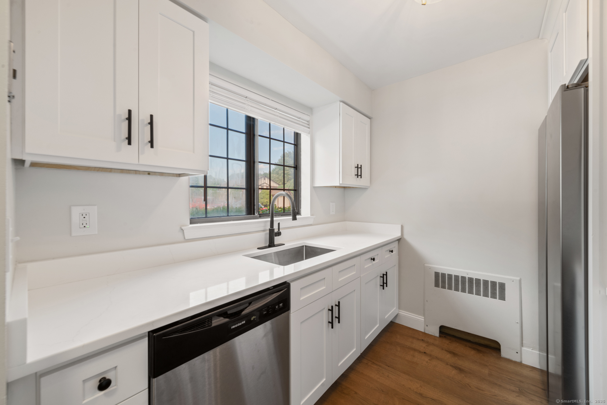 Milford, Connecticut 06461, United States, 2 Bedrooms Bedrooms, ,1 BathroomBathrooms,Residential,Active,173929