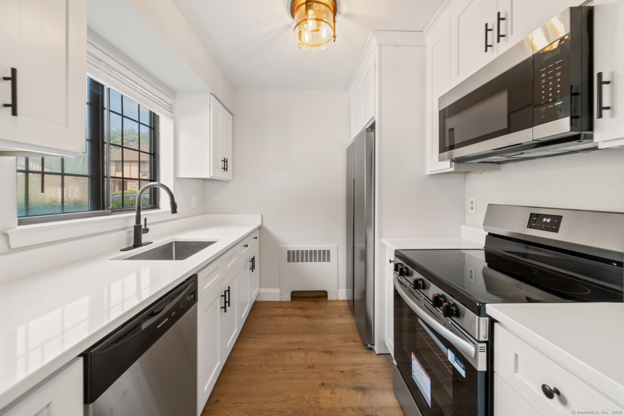 Milford, Connecticut 06461, United States, 2 Bedrooms Bedrooms, ,1 BathroomBathrooms,Residential,Active,173929