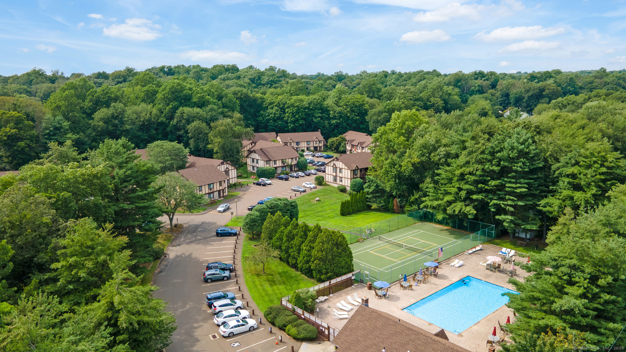 Milford, Connecticut 06461, United States, 2 Bedrooms Bedrooms, ,1 BathroomBathrooms,Residential,Active,173929