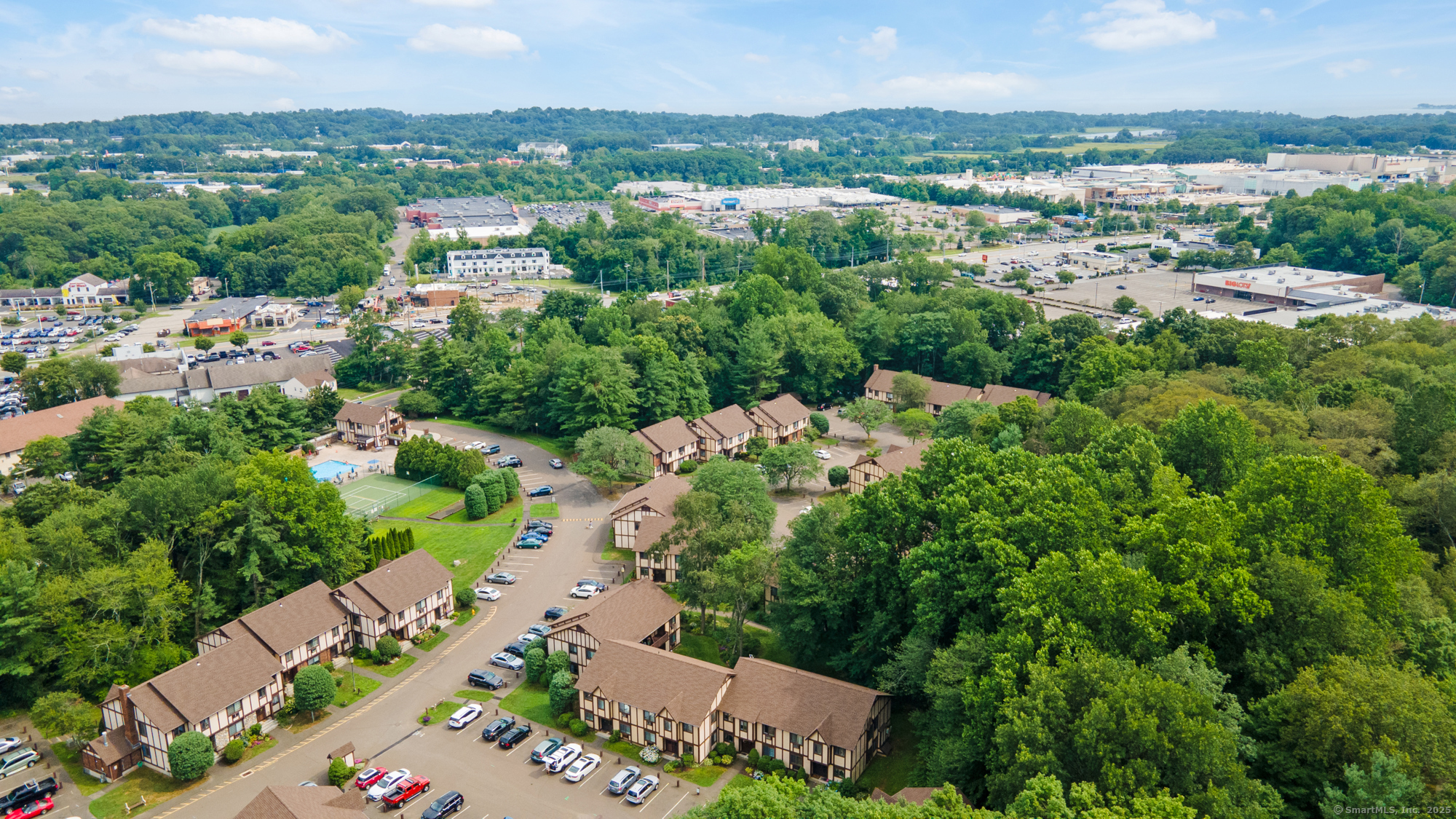 Milford, Connecticut 06461, United States, 2 Bedrooms Bedrooms, ,1 BathroomBathrooms,Residential,Active,173929