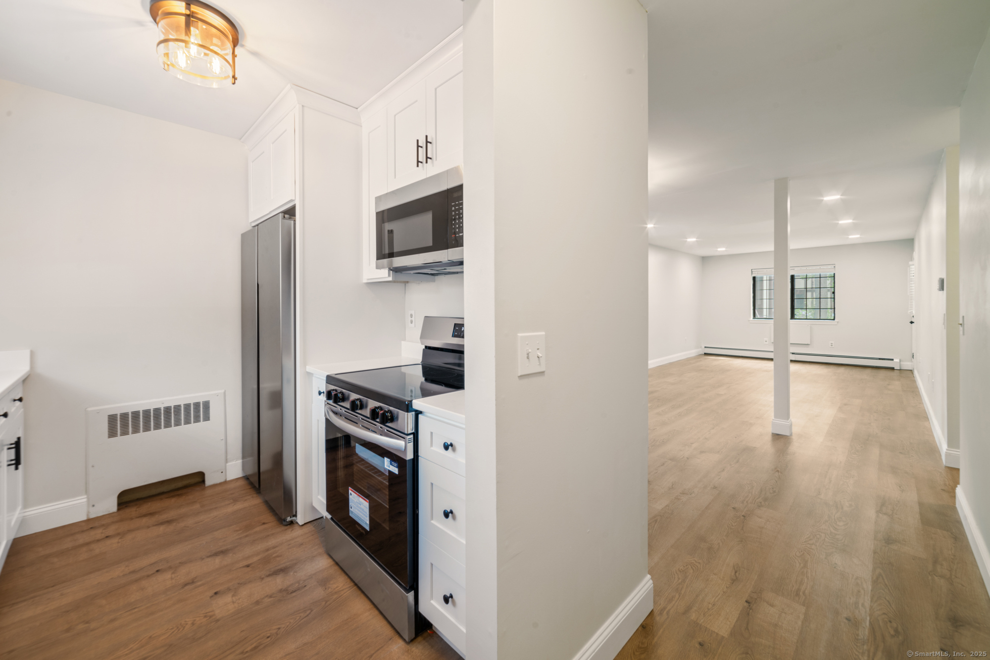 Milford, Connecticut 06461, United States, 2 Bedrooms Bedrooms, ,1 BathroomBathrooms,Residential,Active,173929