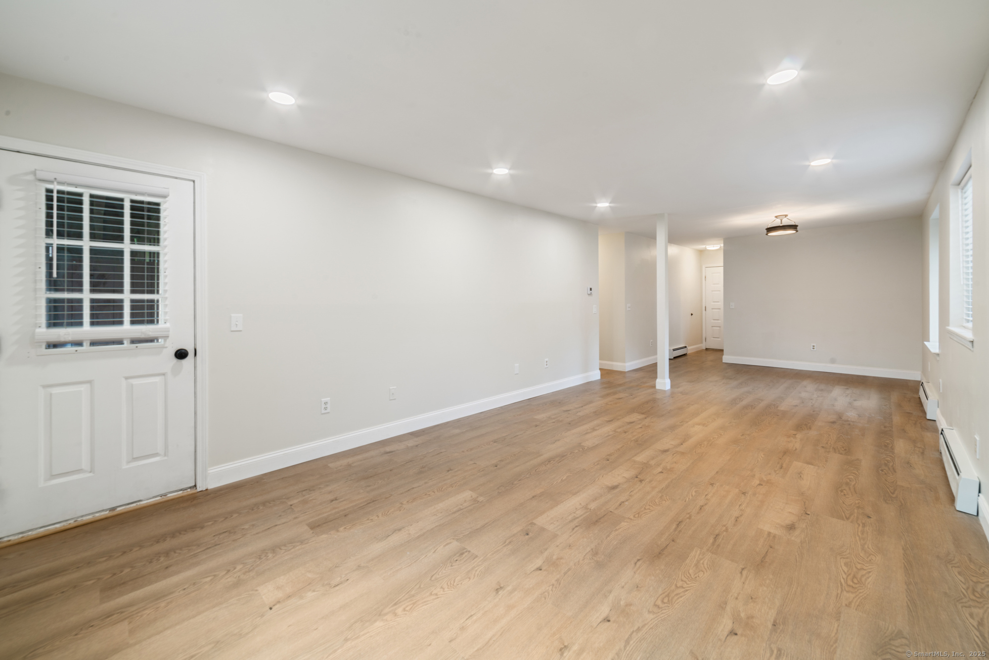 Milford, Connecticut 06461, United States, 2 Bedrooms Bedrooms, ,1 BathroomBathrooms,Residential,Active,173929