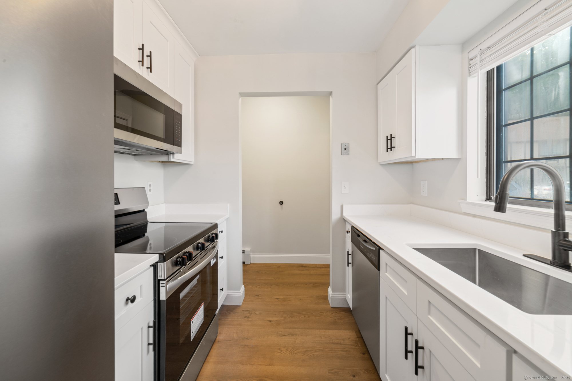 Milford, Connecticut 06461, United States, 2 Bedrooms Bedrooms, ,1 BathroomBathrooms,Residential,Active,173929