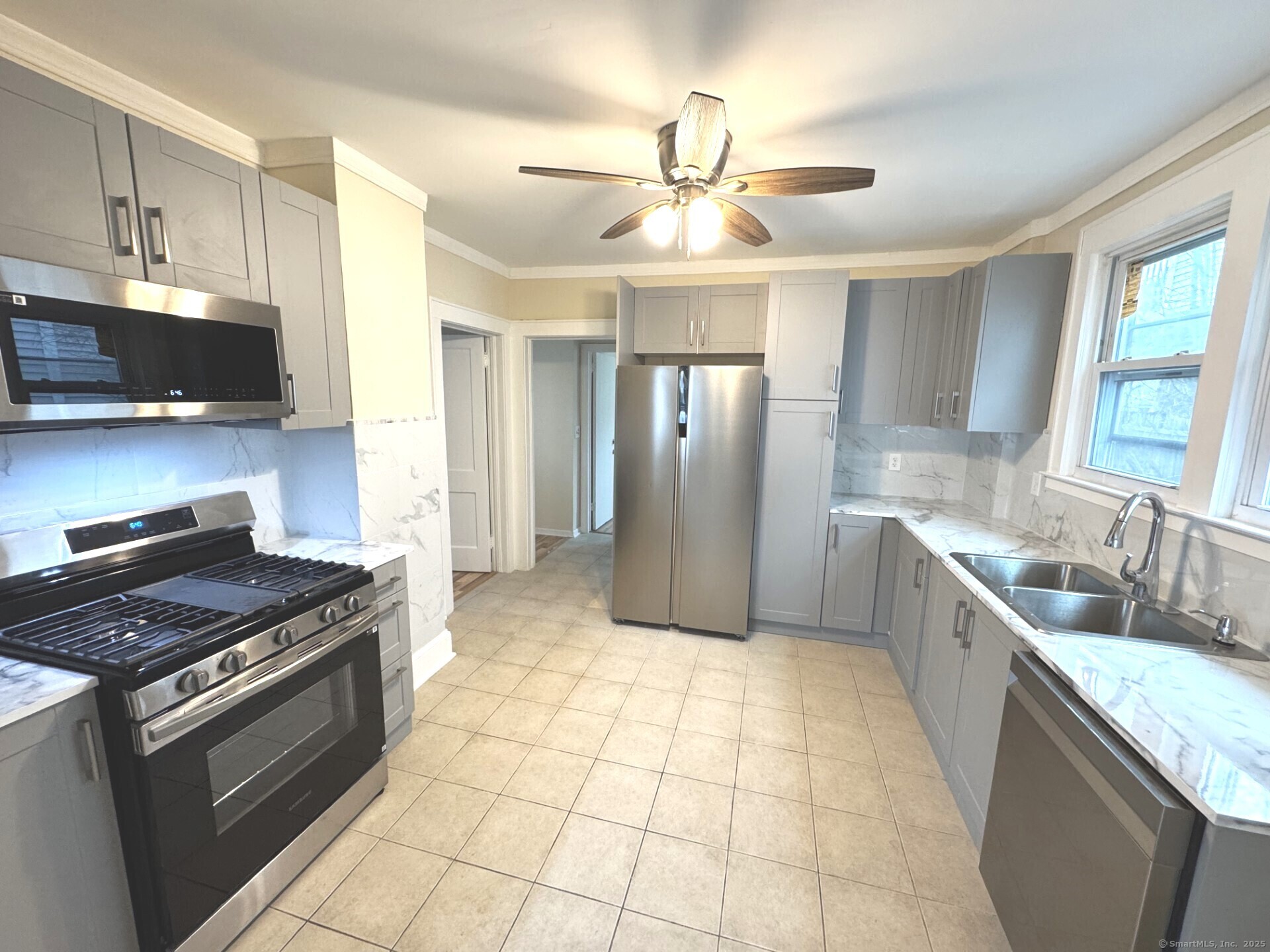 Rental Property at Richmond Place, Stamford, Connecticut - Bedrooms: 2 
Bathrooms: 1 
Rooms: 6  - $2,600 MO.