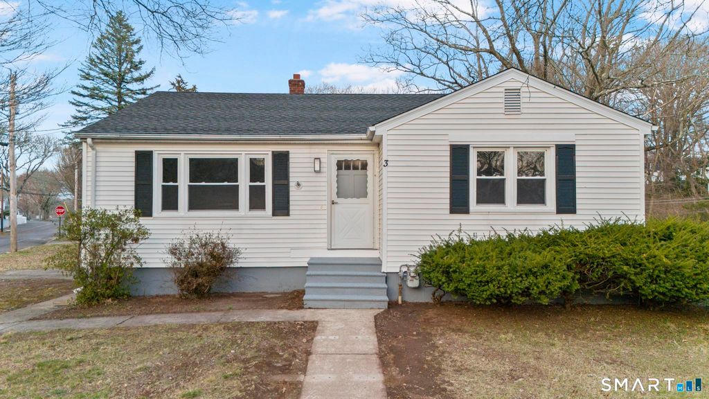 Photo of 3 Highview Lane, New Haven, CT 06513 (MLS # 24163900)