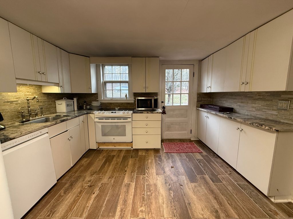 Photo of 52 Lovers Lane, East Lyme, CT 06333 (MLS # 24142128)